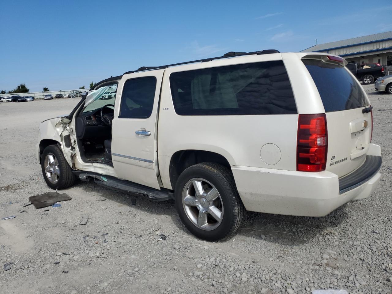 VIN 1GNSKKE70DR157802 2013 CHEVROLET SUBURBAN no.2