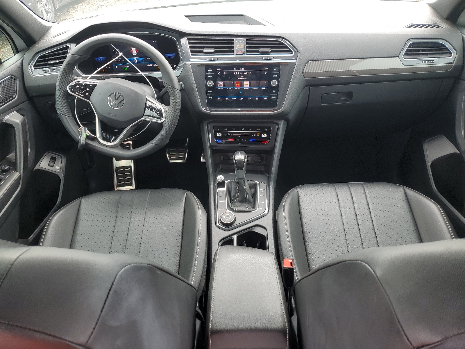 3VV8B7AX0NM056964 2022 Volkswagen Tiguan Se R-Line Black