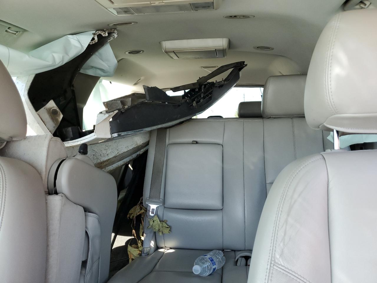 2012 Chevrolet Suburban - Image 10