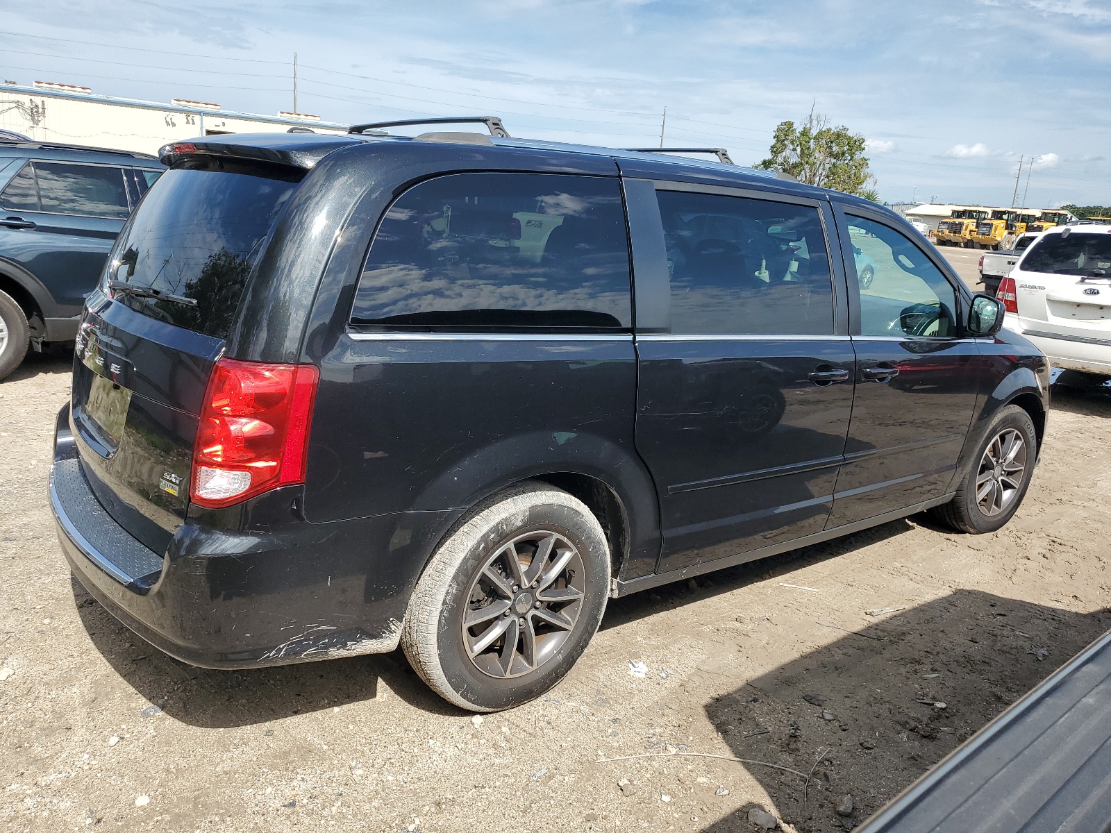 2C4RDGCG6HR557770 2017 Dodge Grand Caravan Sxt