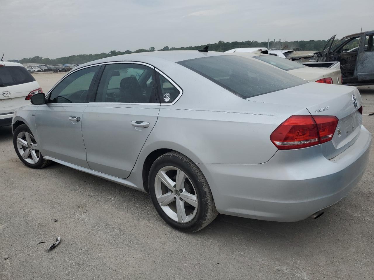 1VWAT7A37FC112960 2015 VOLKSWAGEN PASSAT - Image 2