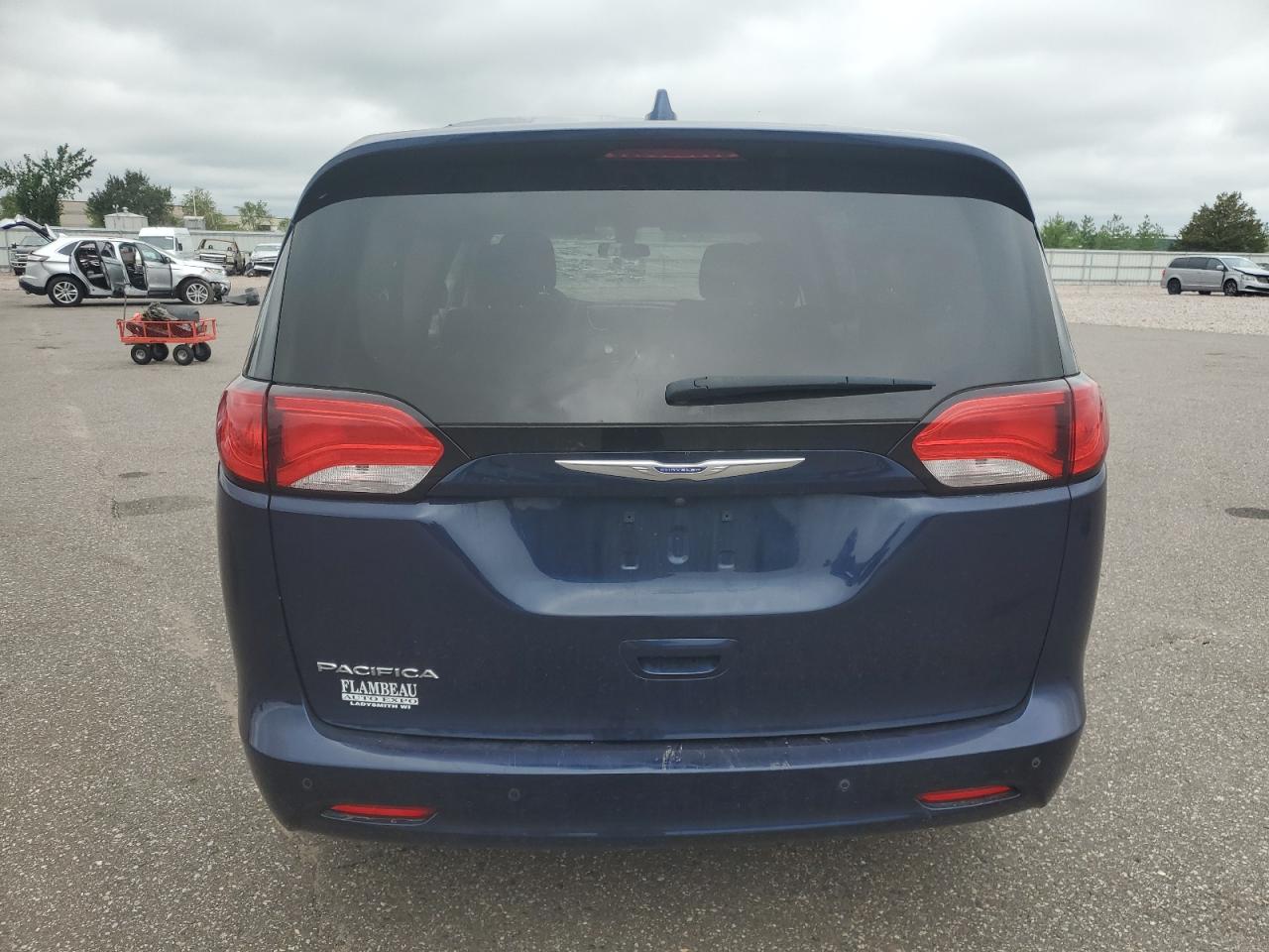 2C4RC1DG2JR253775 2018 Chrysler Pacifica Touring