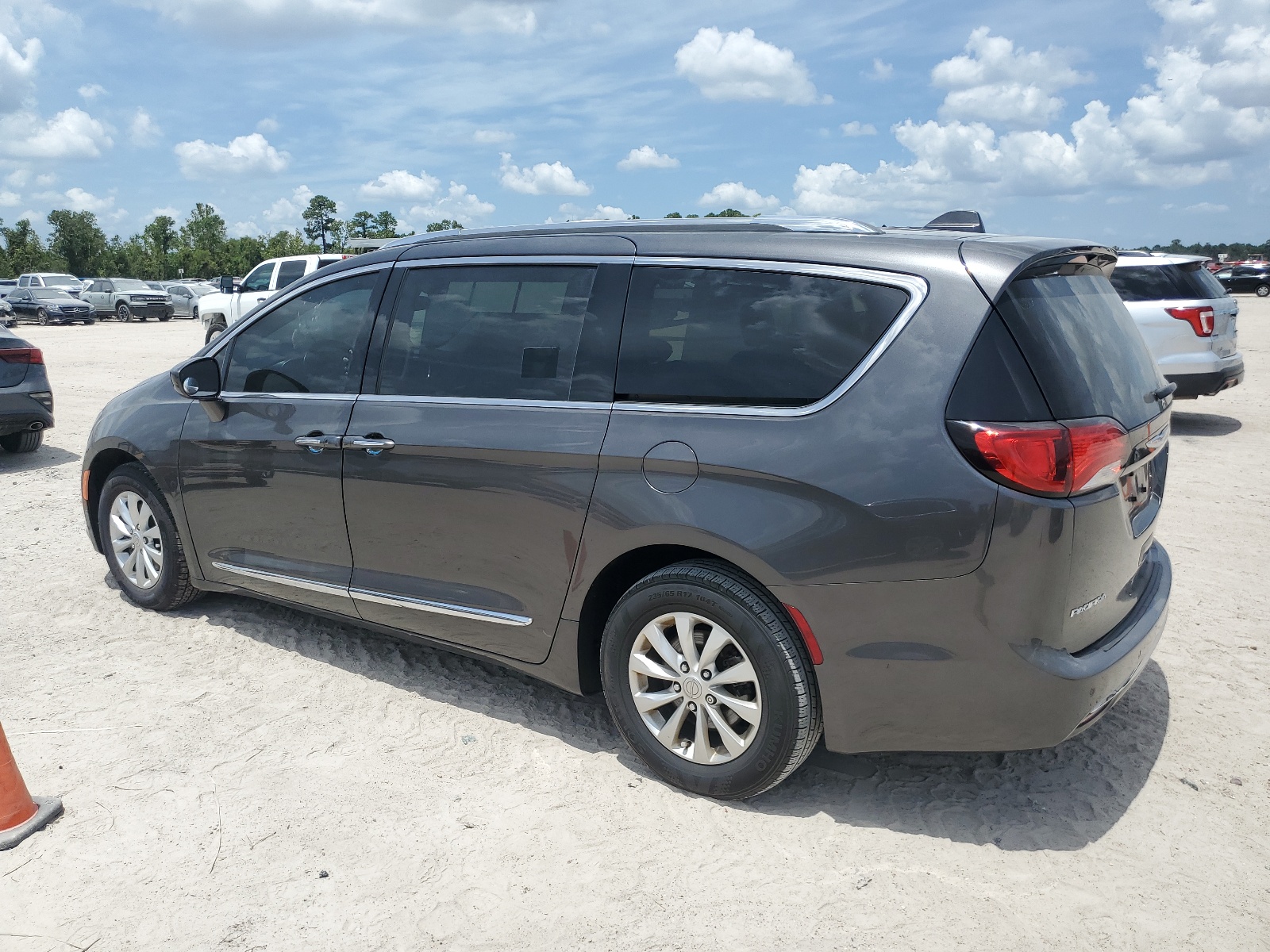 2019 Chrysler Pacifica Touring L vin: 2C4RC1BG8KR626807