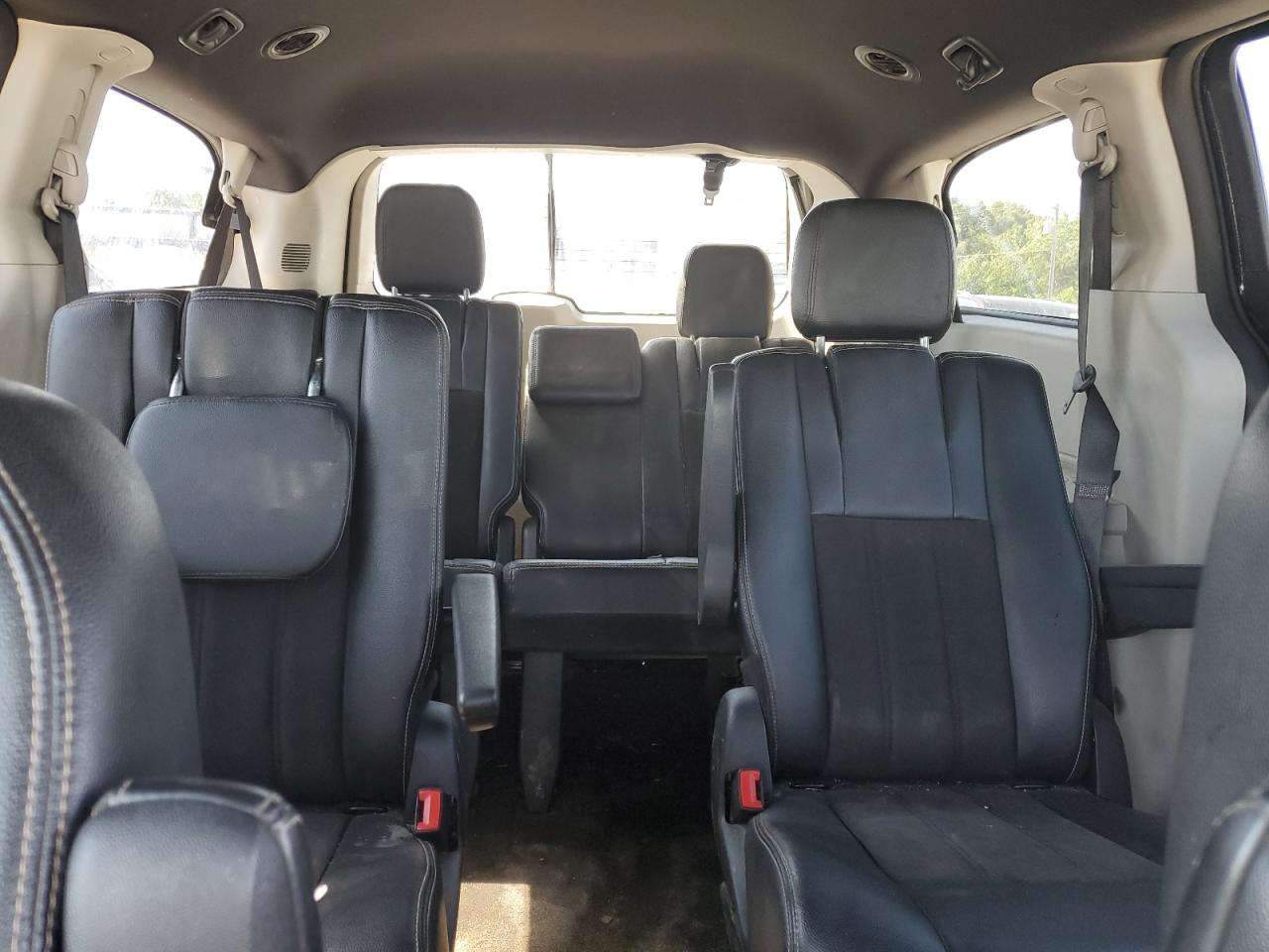 2019 Dodge Caravan - Image 10