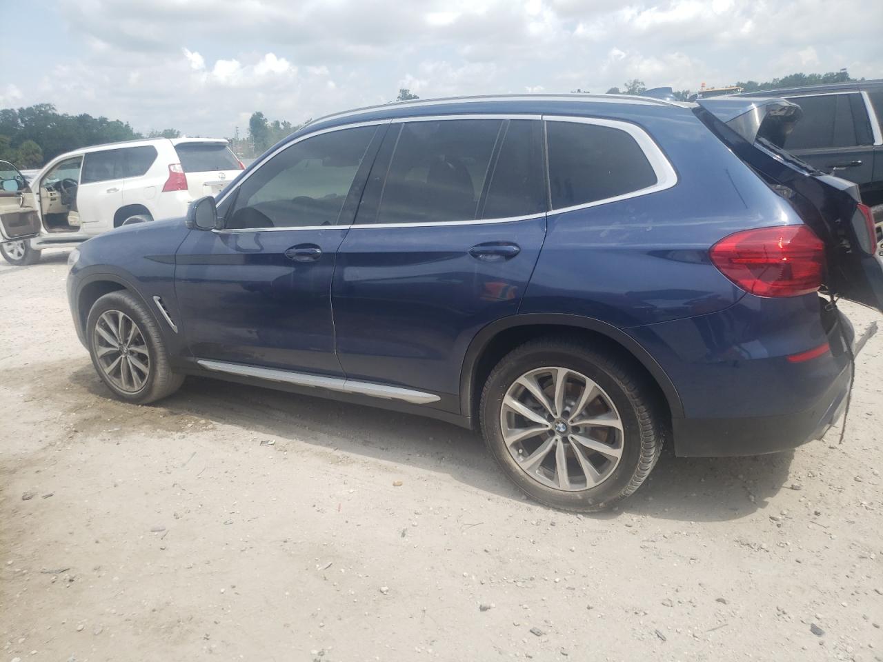 5UXTR7C57KLF26082 2019 BMW X3 - Image 2