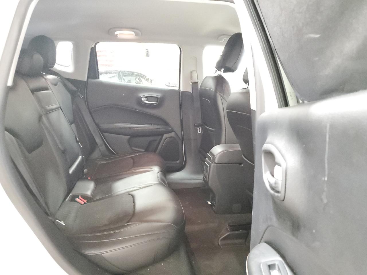 2018 Jeep Compass Latitude VIN: 3C4NJDBBXJT135886 Lot: 65837474