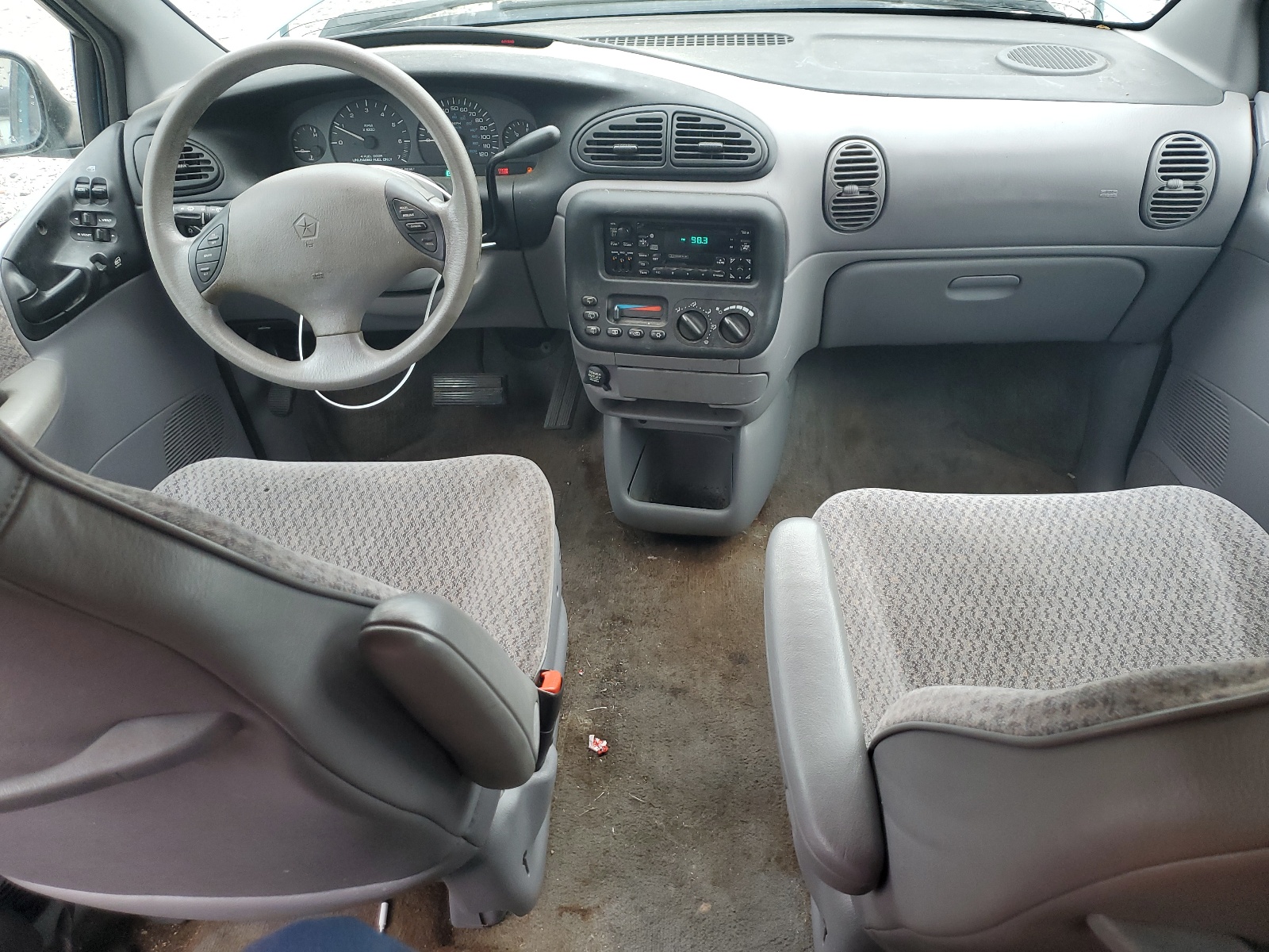 2B4GP44G4XR174806 1999 Dodge Grand Caravan Se