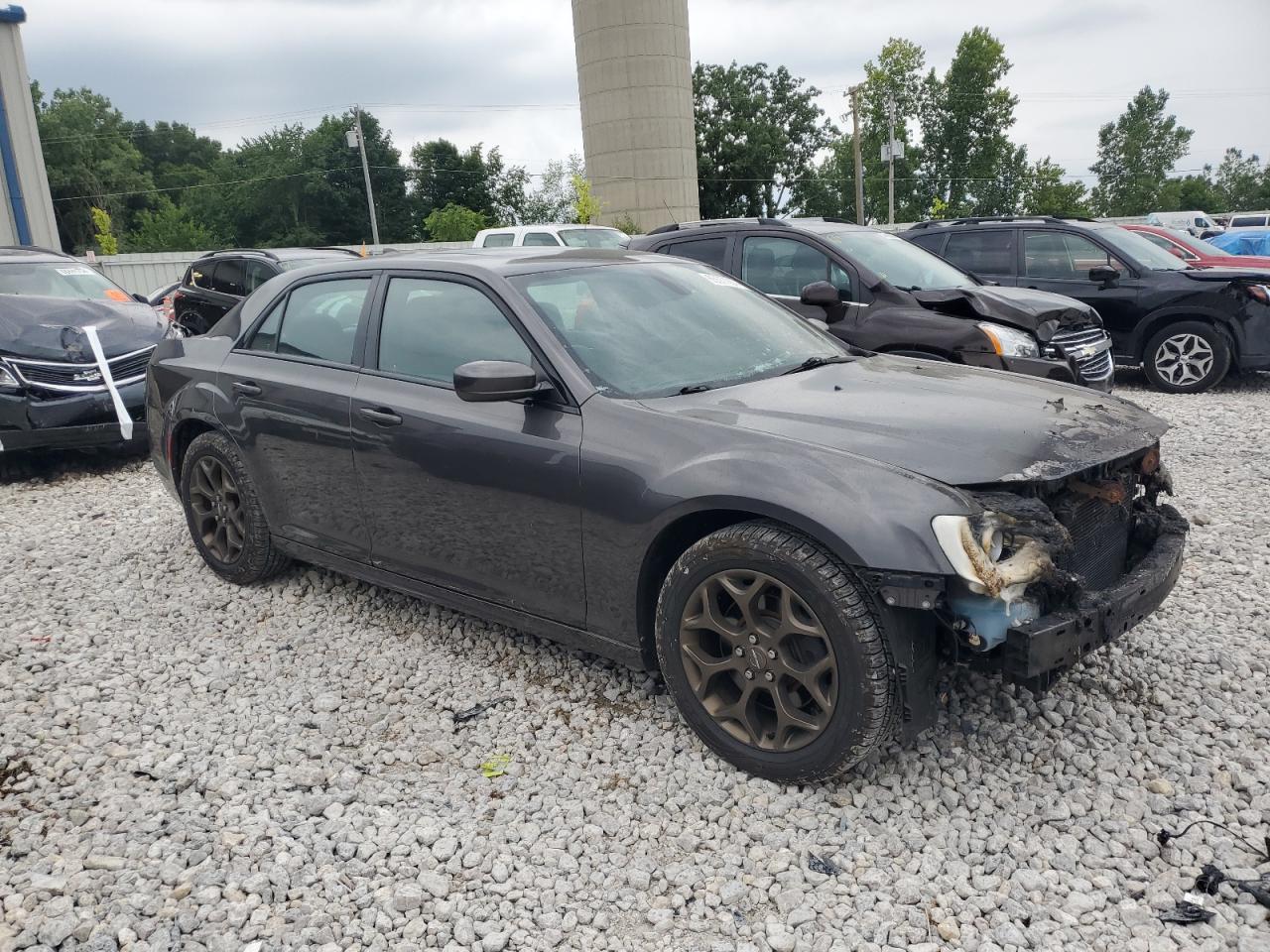 2016 Chrysler 300 - Image 4