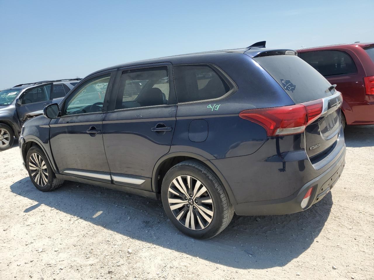 JA4AD3A33KZ049222 2019 MITSUBISHI OUTLANDER - Image 2