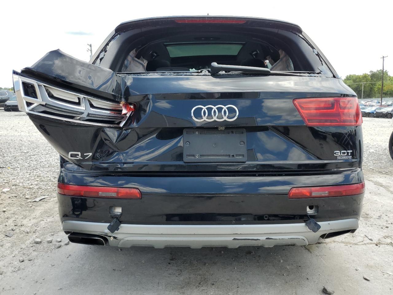 WA1VAAF75JD052063 2018 Audi Q7 Prestige