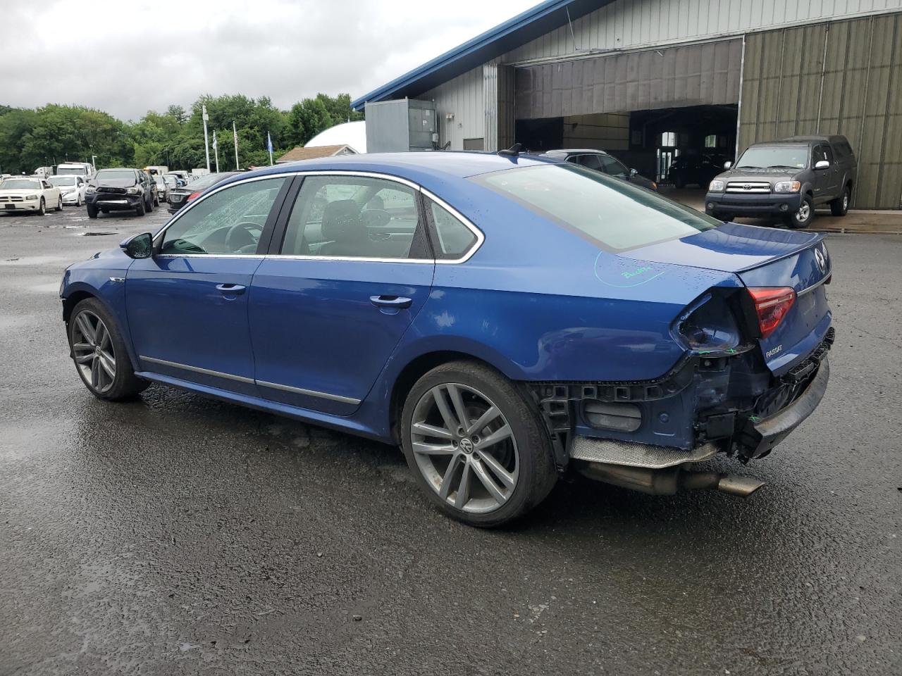 1VWDT7A37HC014947 2017 VOLKSWAGEN PASSAT - Image 2