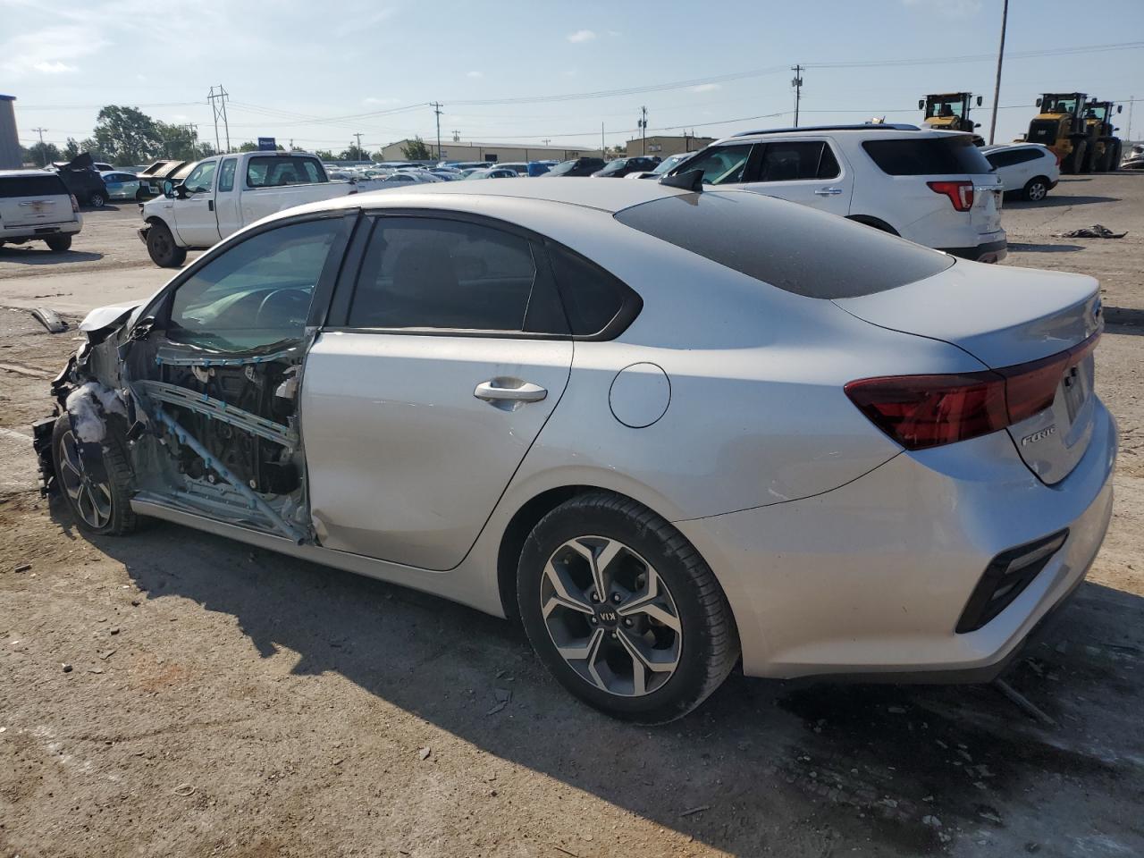 VIN 3KPF24AD3KE137330 2019 KIA FORTE no.2