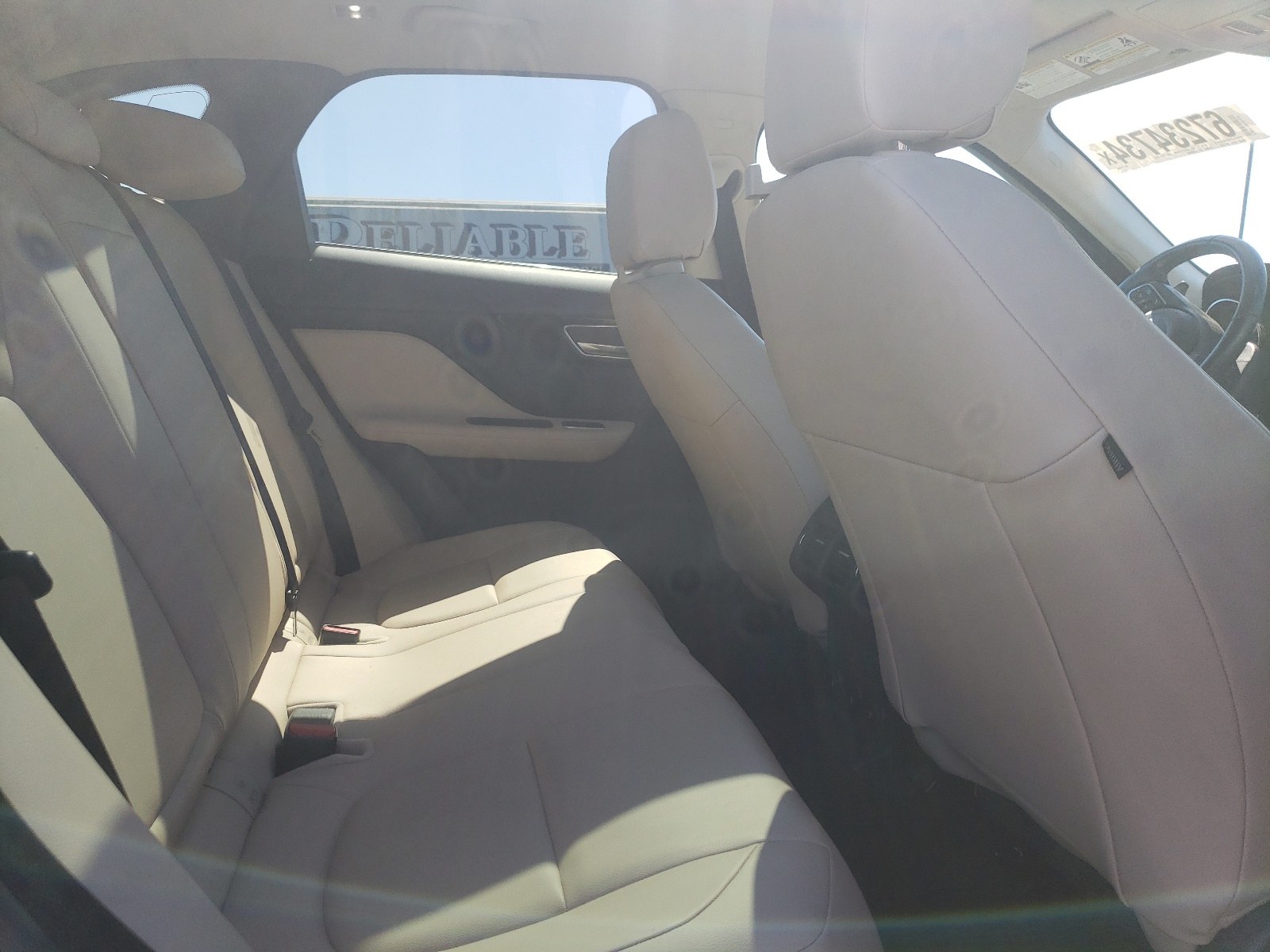 SADCJ2FX9KA610040 2019 Jaguar F-Pace Premium