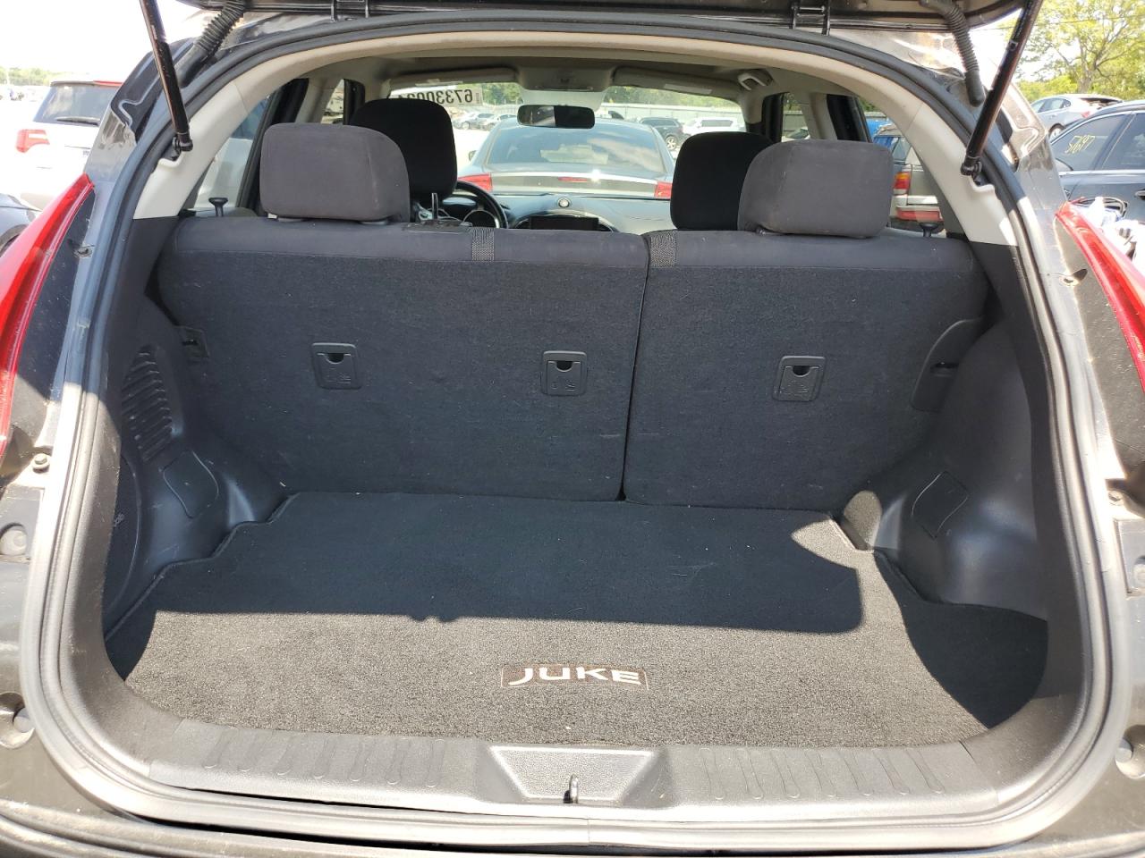 2011 Nissan Juke S VIN: JN8AF5MV2BT007074 Lot: 67330024