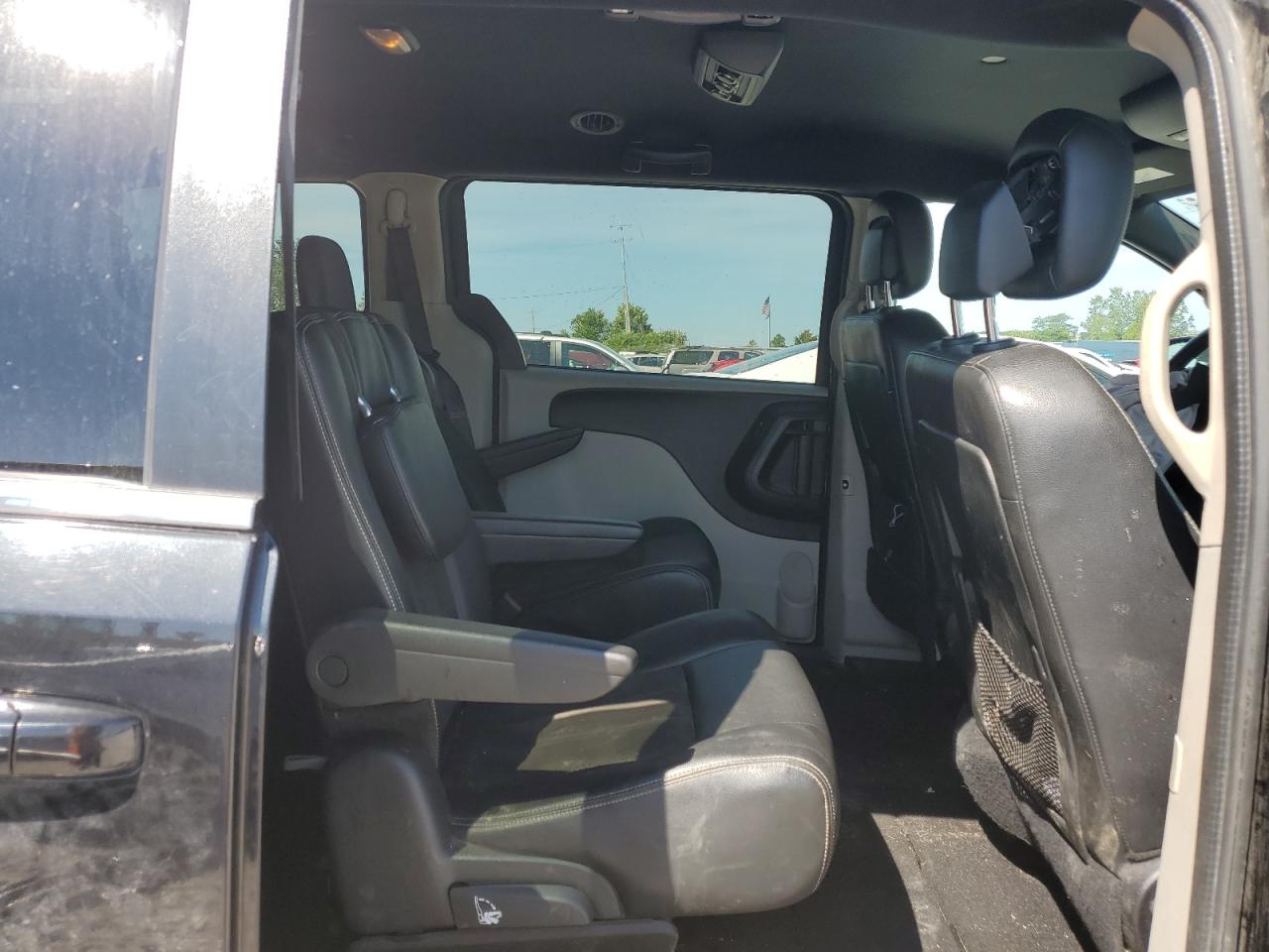 2019 Dodge Caravan - Image 11