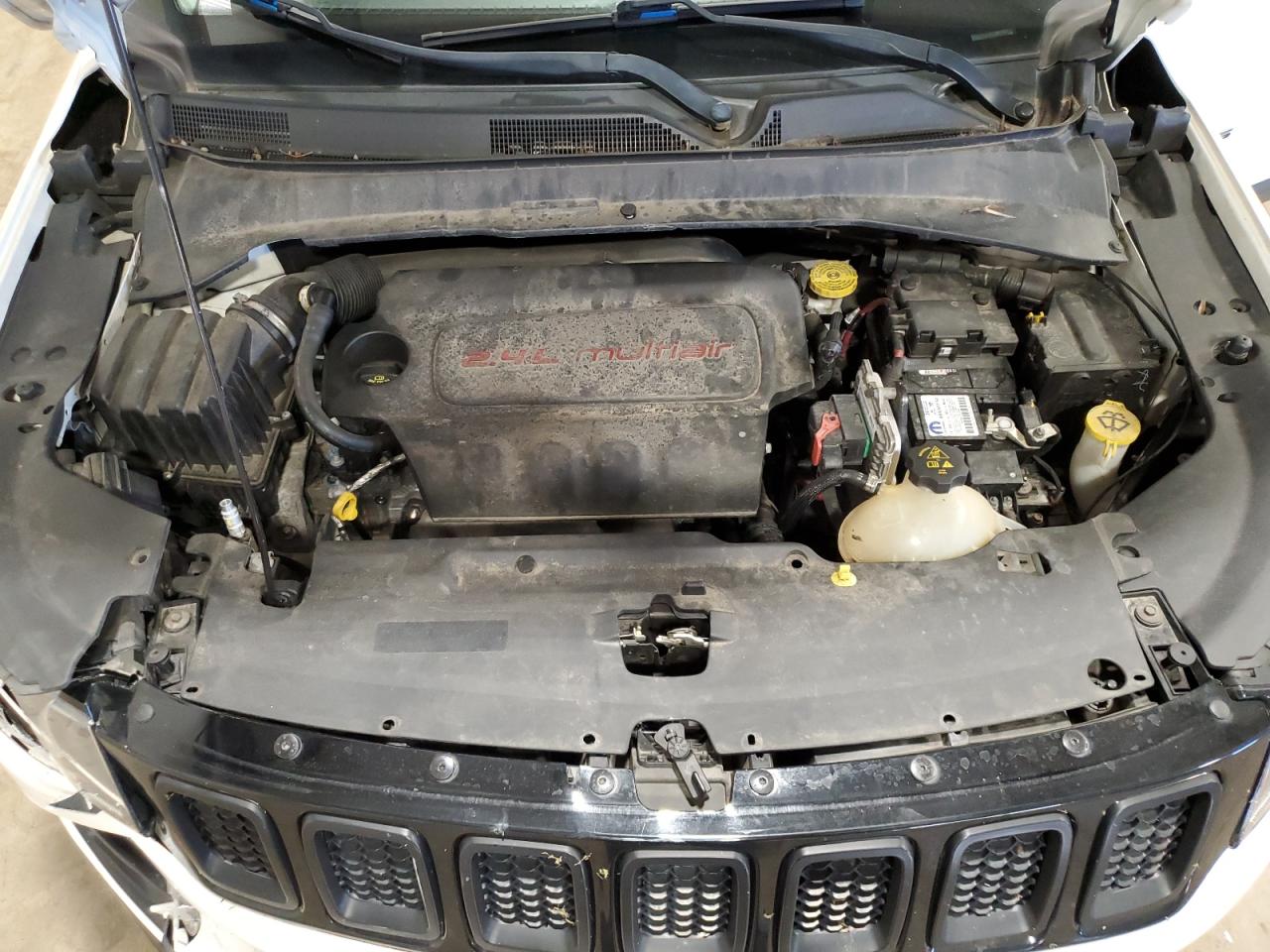 2018 Jeep Compass Latitude VIN: 3C4NJDBBXJT135886 Lot: 65837474