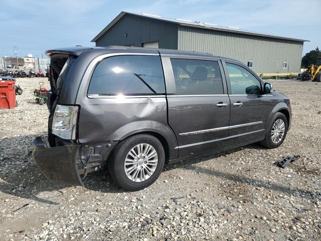 2015 Chrysler Town & Country - Image 3