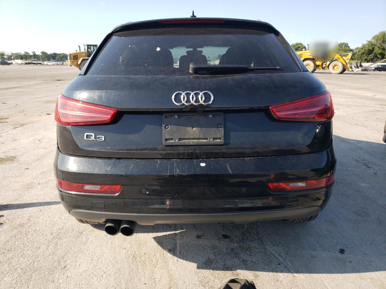 WA1BCCFS8JR022460 2018 Audi Q3 Premium