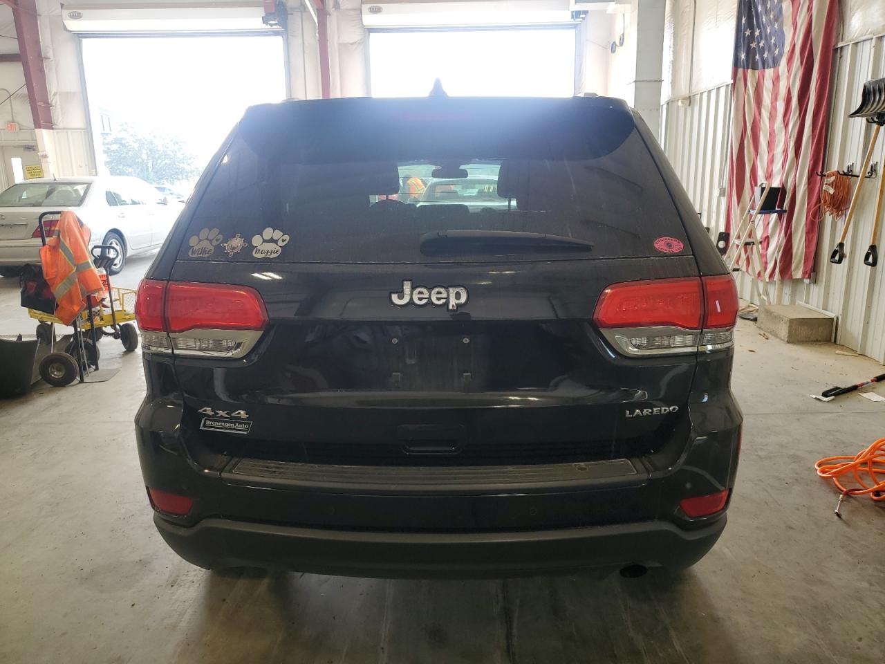 1C4RJFAG5JC424258 2018 Jeep Grand Cherokee Laredo