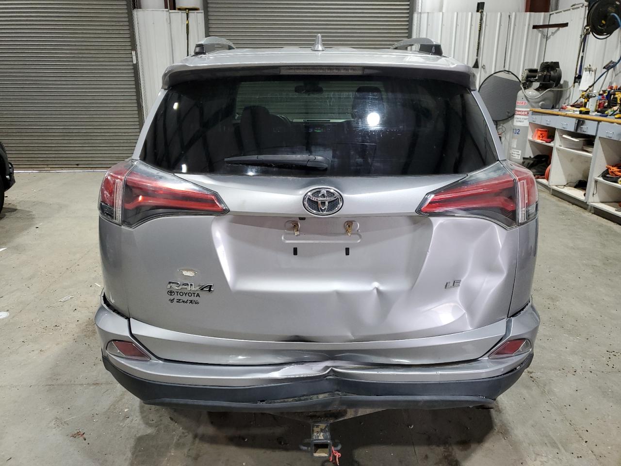 2T3ZFREV3HW346632 2017 Toyota Rav4 Le