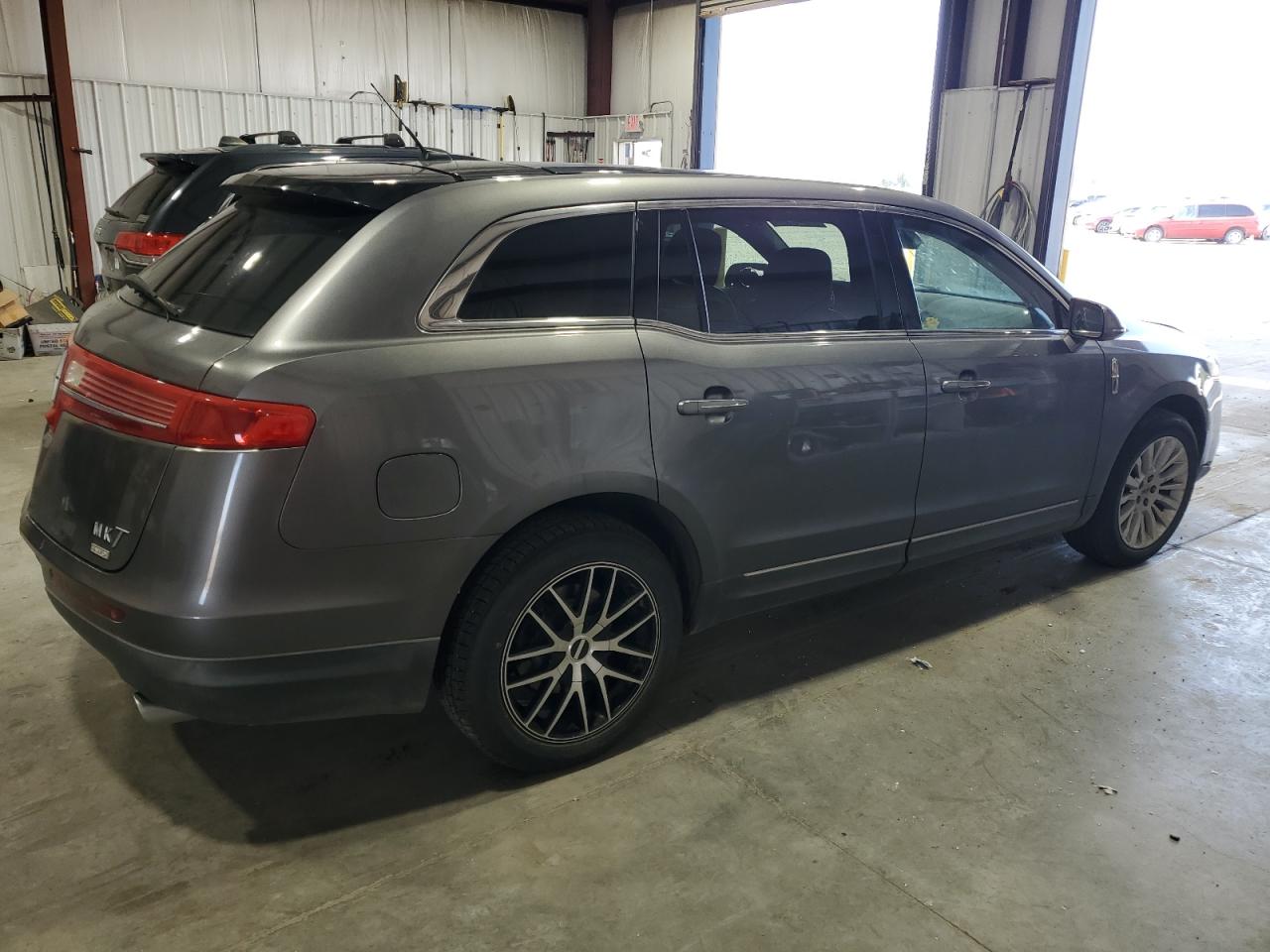 2010 Lincoln MKT - Image 3