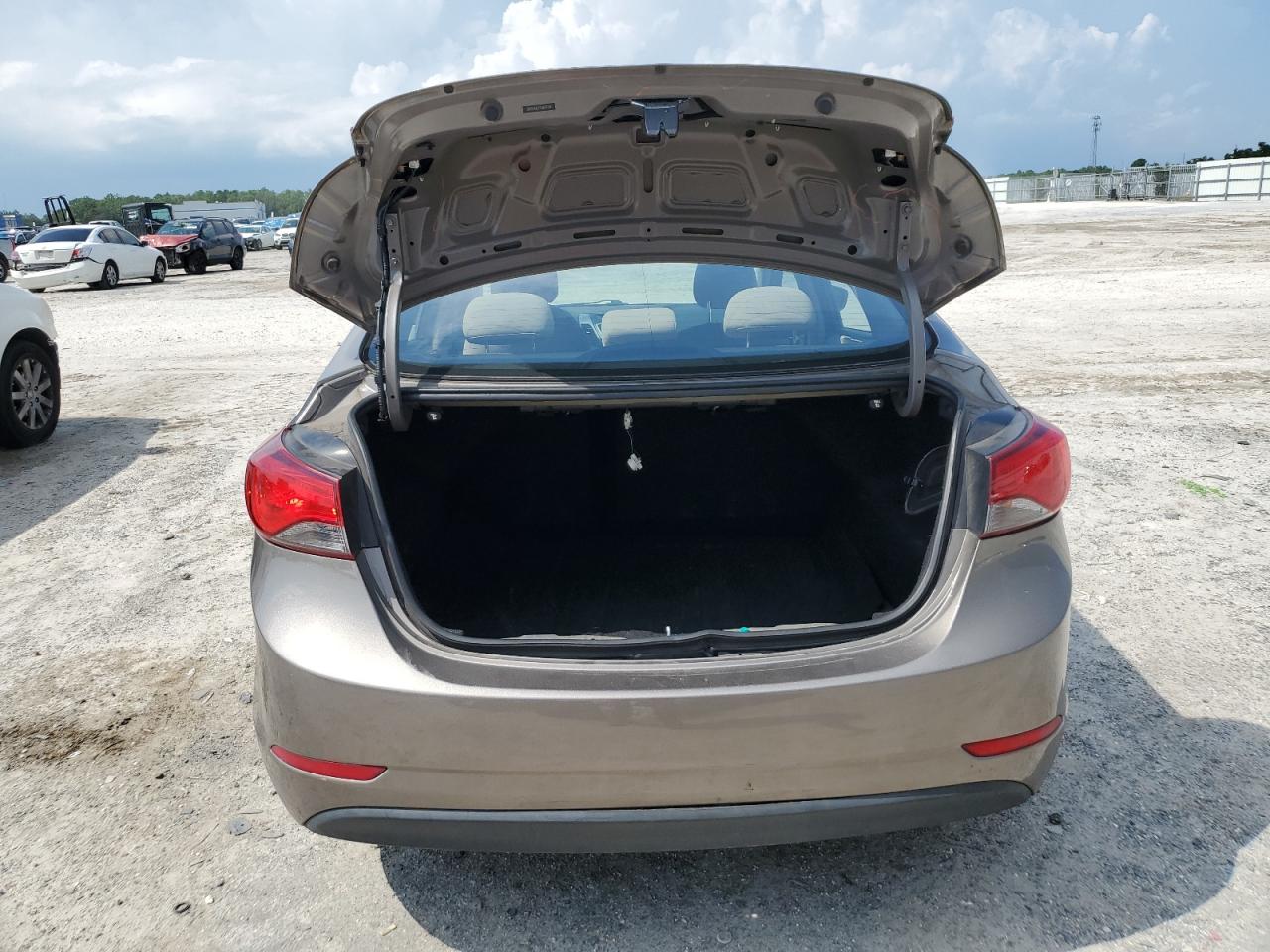 2016 Hyundai Elantra Se VIN: 5NPDH4AE0GH690244 Lot: 67106734