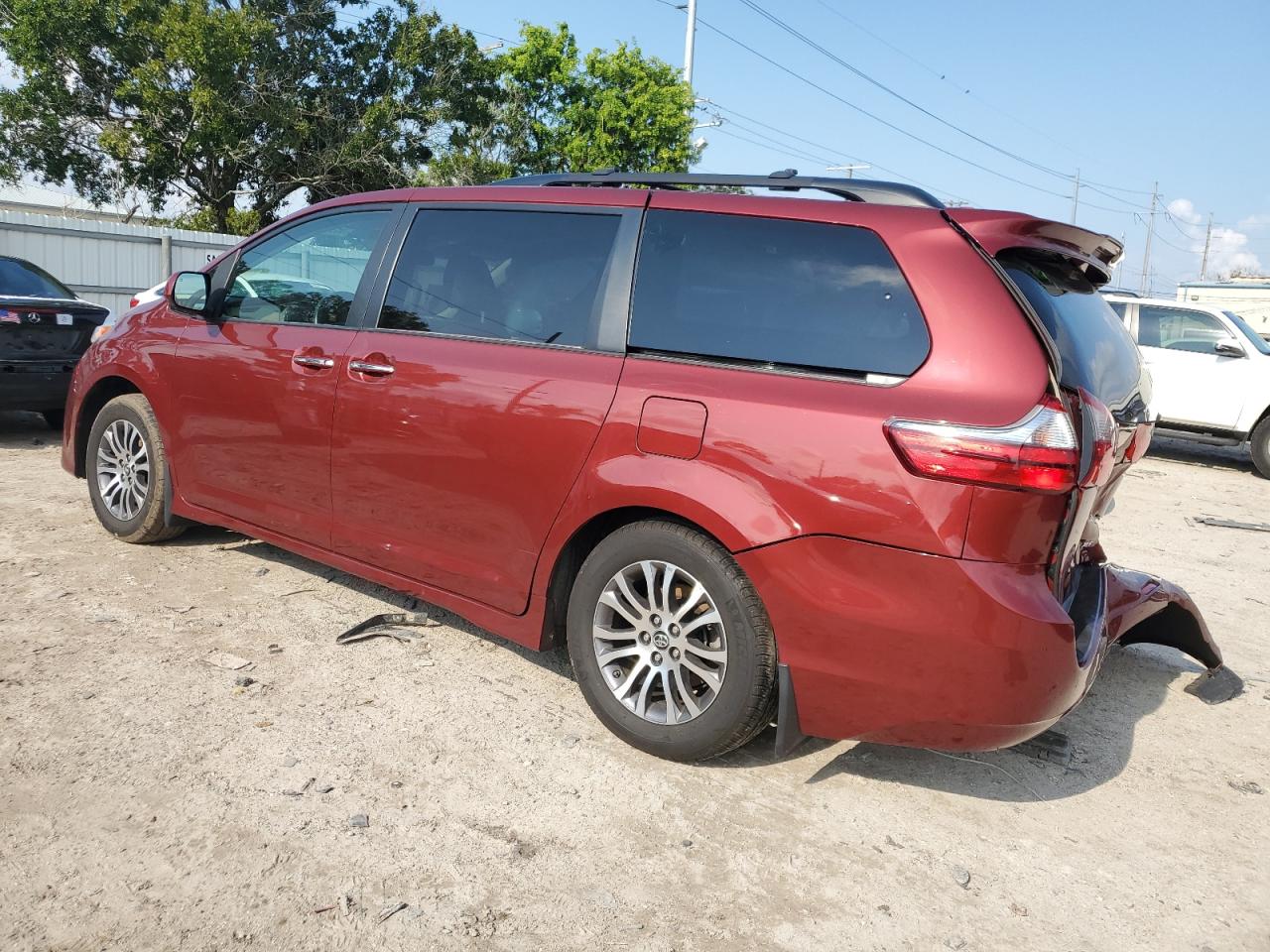 5TDYZ3DC1LS024792 2020 TOYOTA SIENNA - Image 2