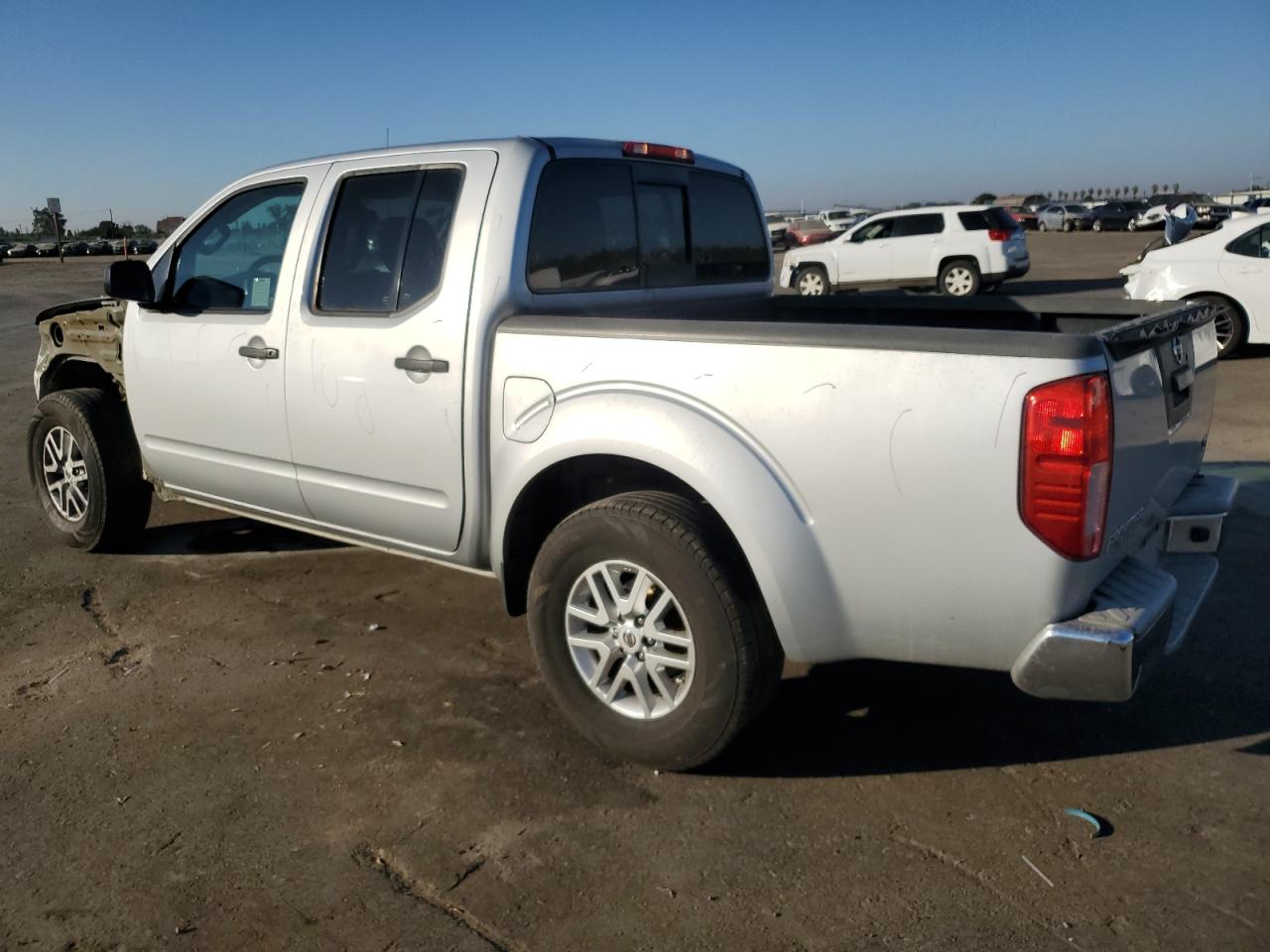 1N6AD0ER6GN770102 2016 NISSAN NAVARA - Image 2