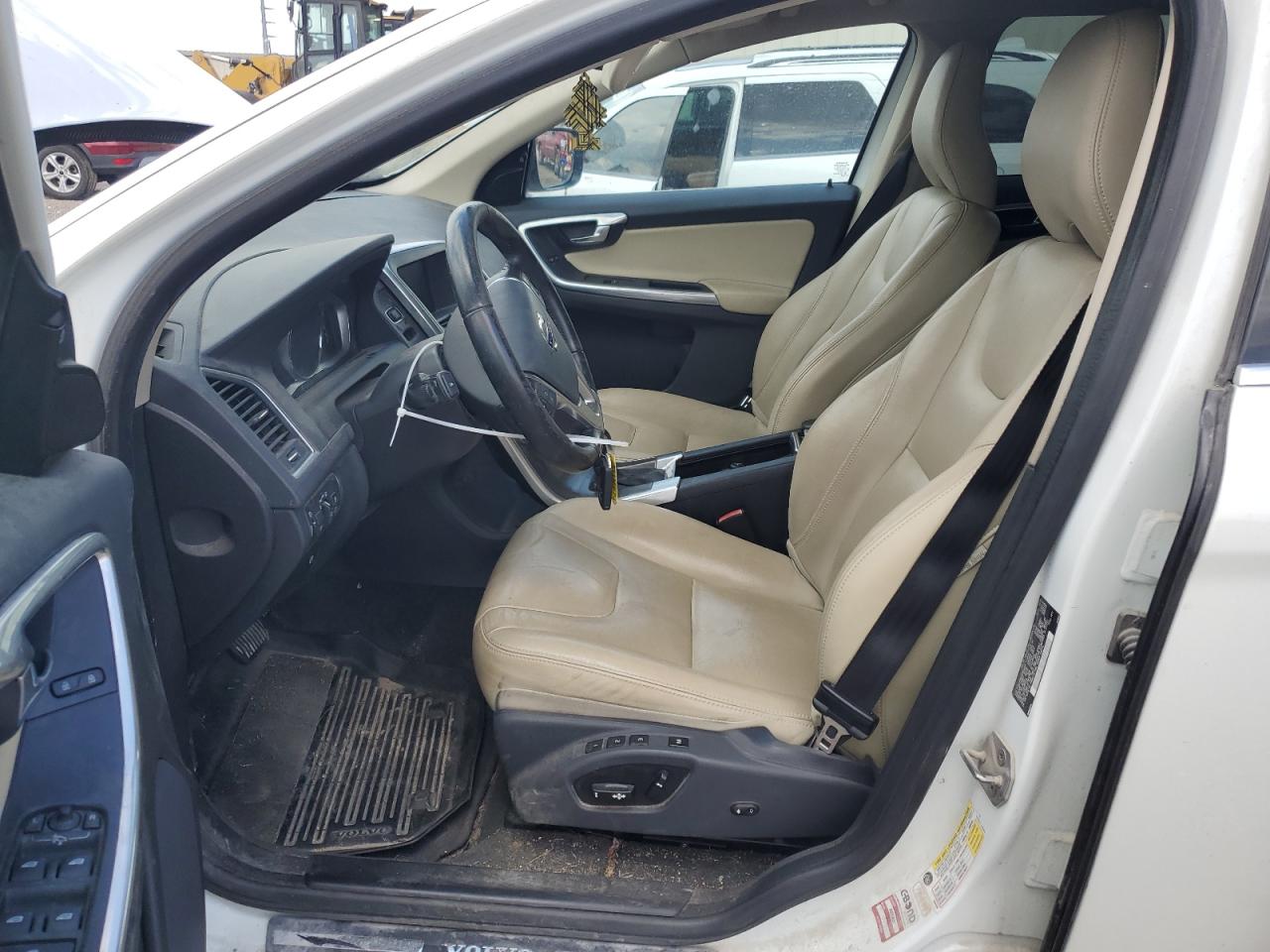 2016 Volvo XC60 - Image 7