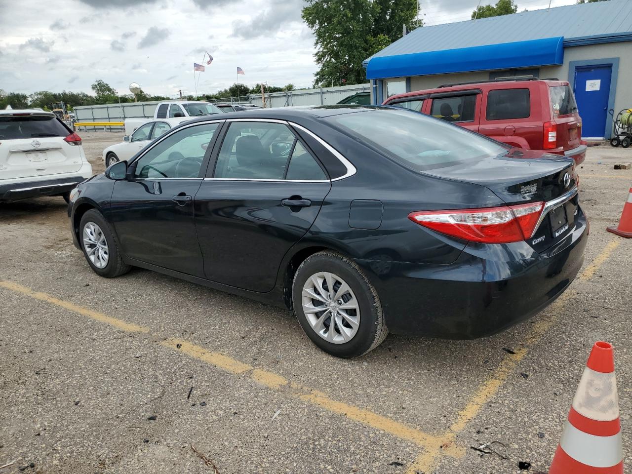 4T4BF1FK1GR561088 2016 TOYOTA CAMRY - Image 2