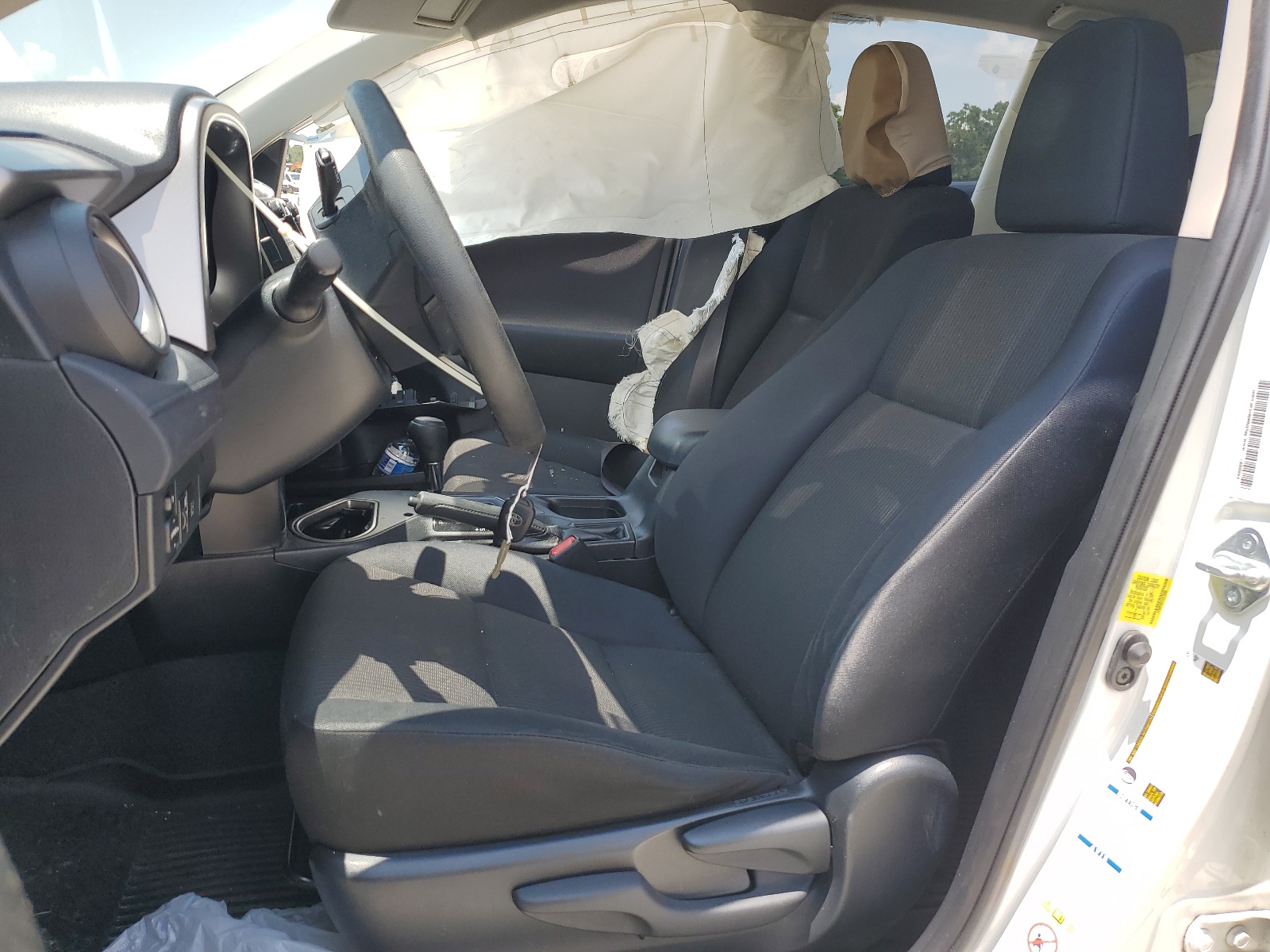 JTMBFREV7HJ710809 2017 Toyota Rav4 Le