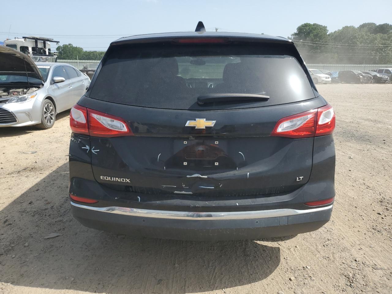 3GNAXJEV8JL118996 2018 Chevrolet Equinox Lt