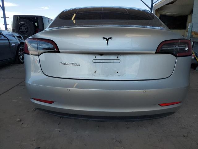  TESLA MODEL 3 2018 Сріблястий