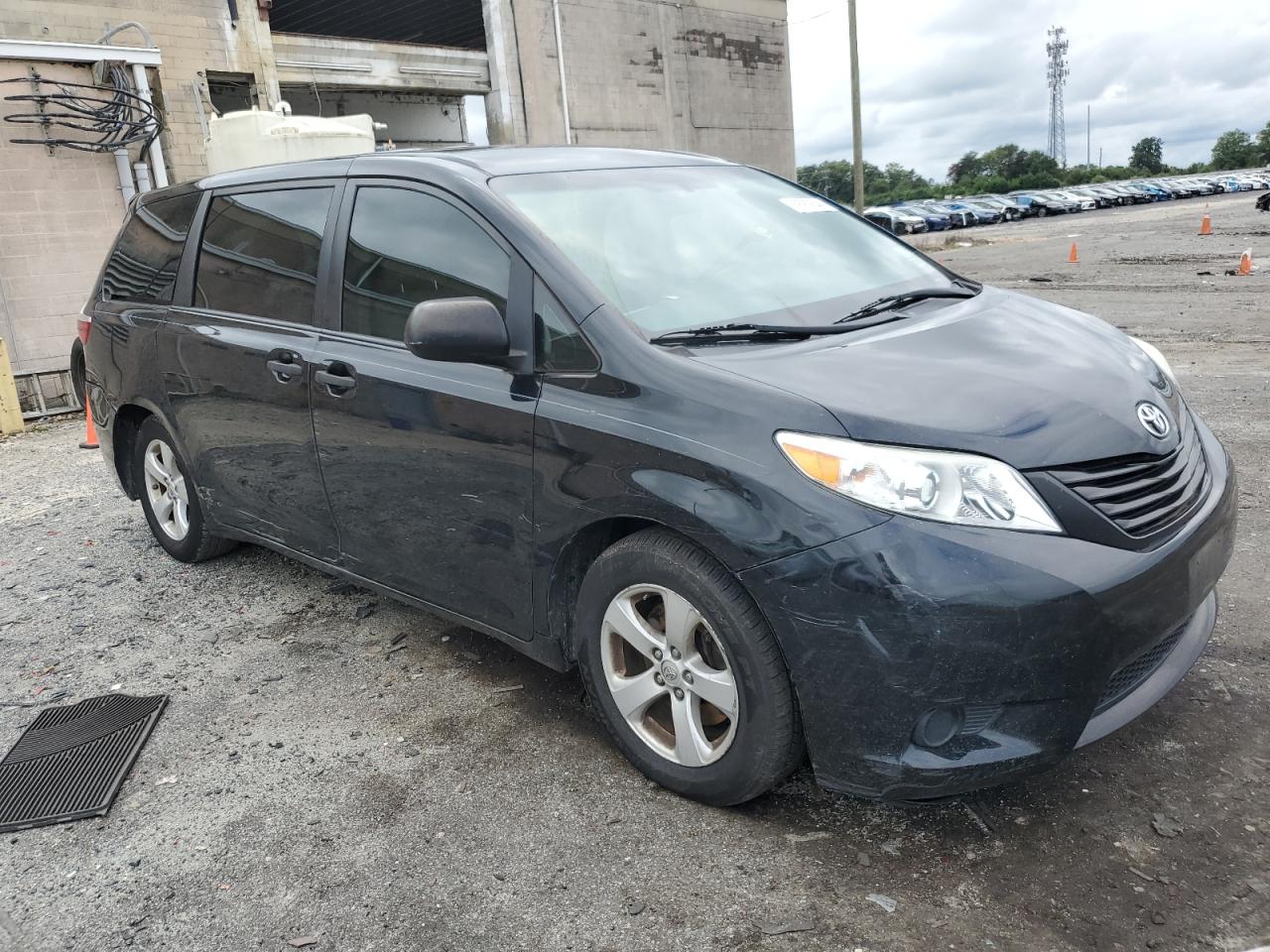 2017 Toyota Sienna VIN: 5TDZZ3DC4HS870992 Lot: 69363544