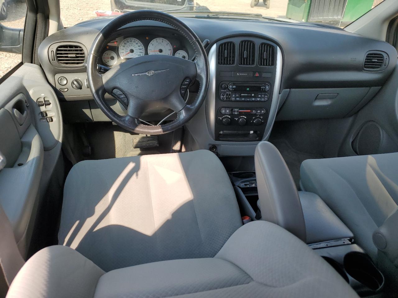2007 Chrysler Town & Country - Image 8