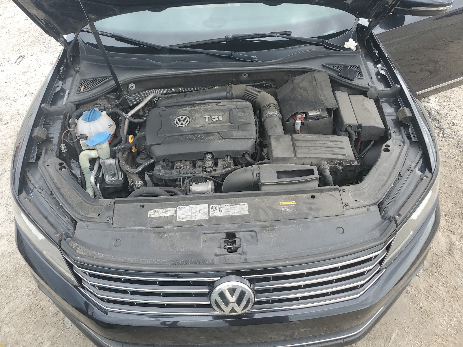 1VWBT7A32HC034160 2017 Volkswagen Passat Se