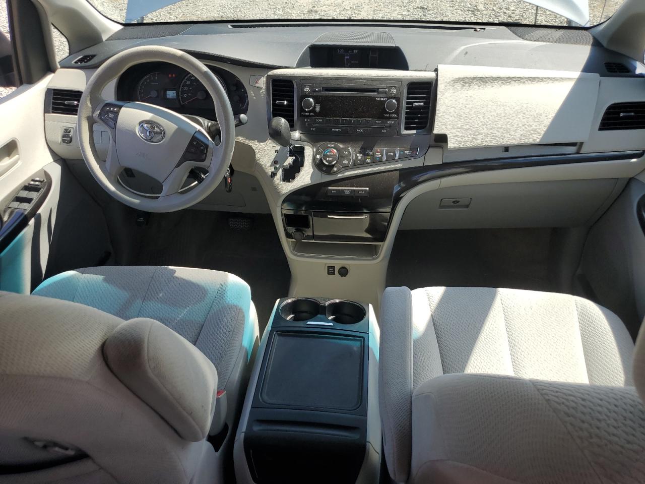 2013 Toyota Sienna - Image 8