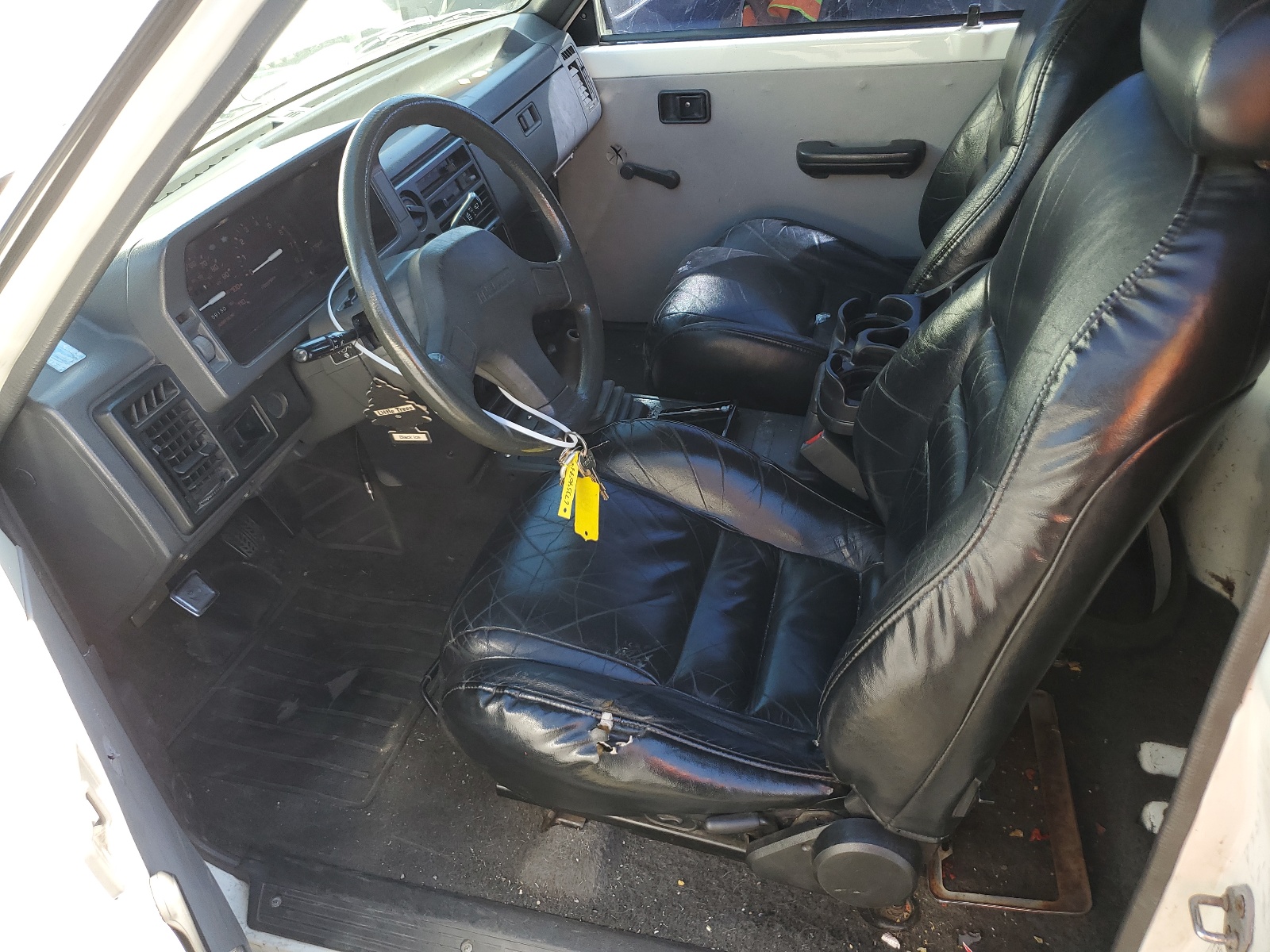 JM2UF1237P0356092 1993 Mazda B2200 Short Bed