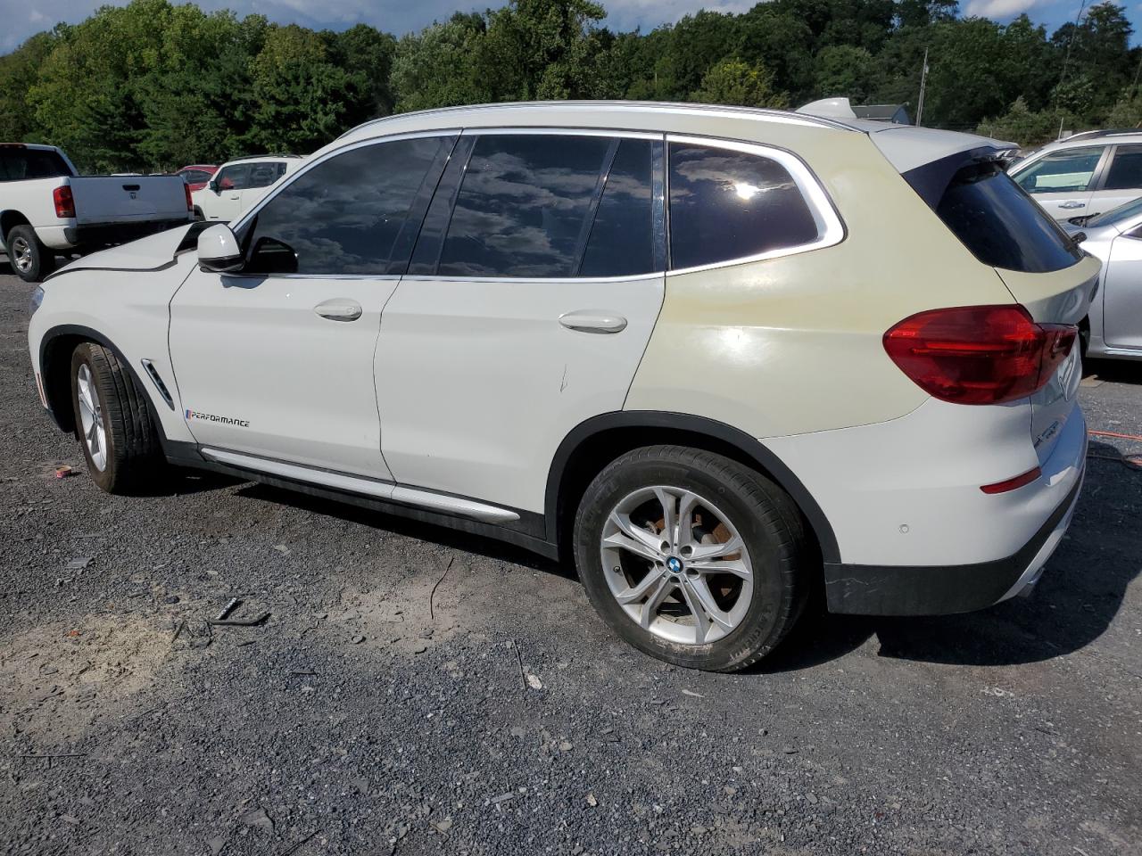 VIN 5UXTR9C54KLE18160 2019 BMW X3 no.2