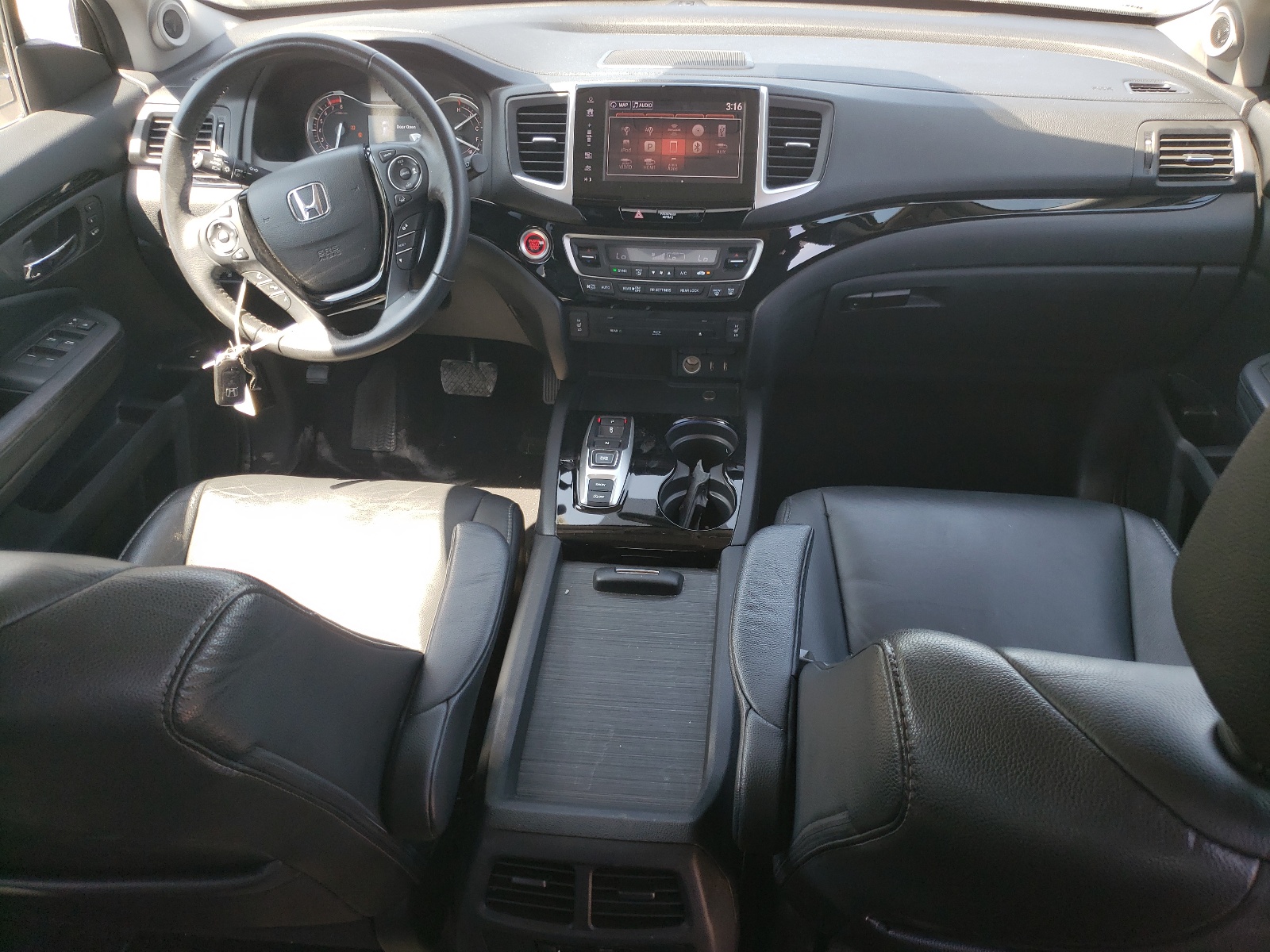 5FNYF5H93JB008906 2018 Honda Pilot Touring