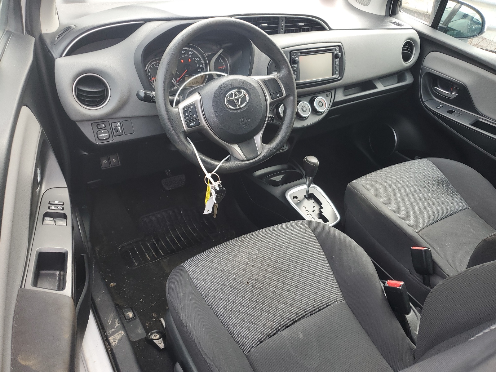 VNKJTUD3XHA076068 2017 Toyota Yaris L