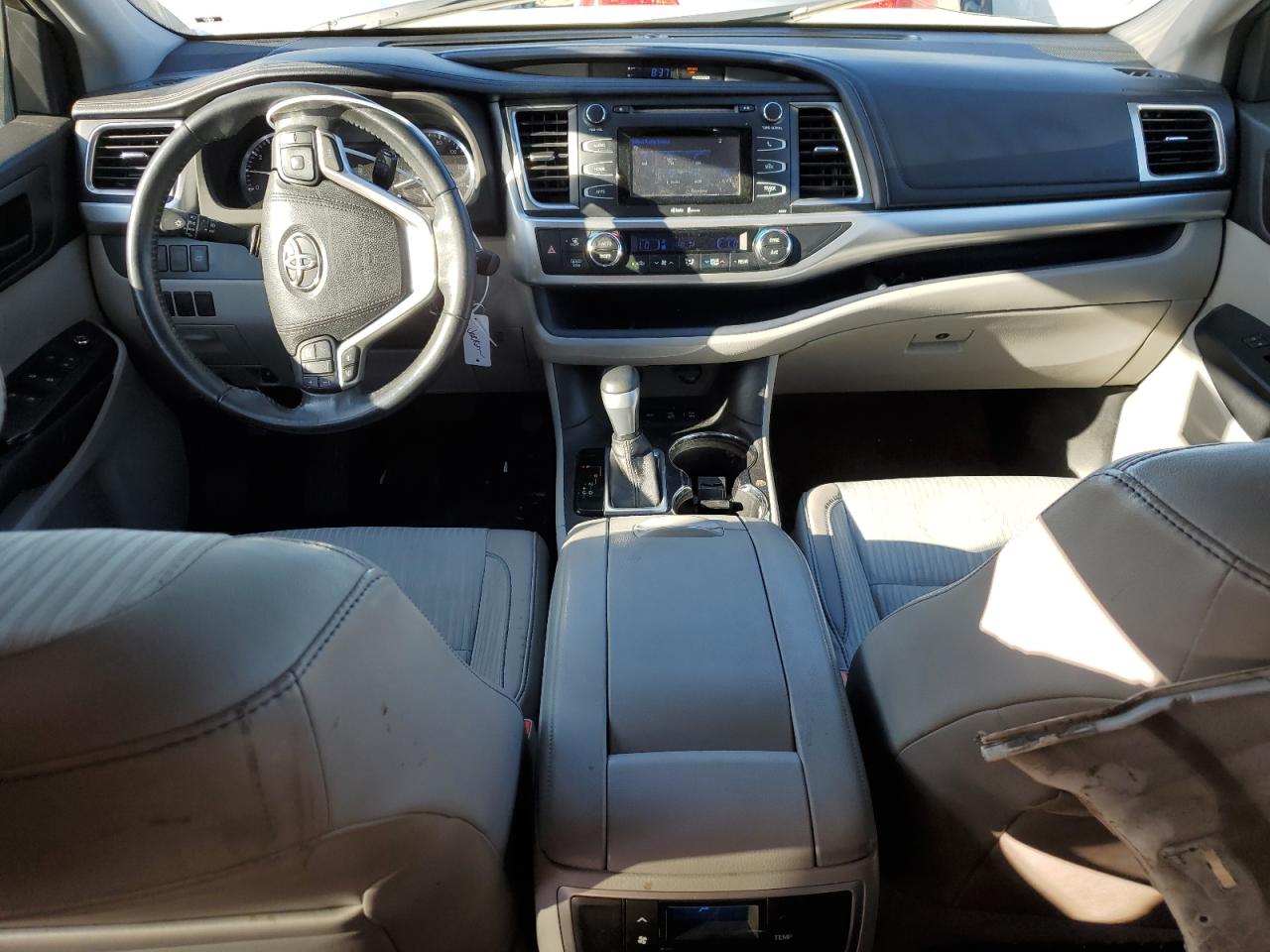 2015 Toyota Highlander Le VIN: 5TDBKRFH2FS132039 Lot: 68142214