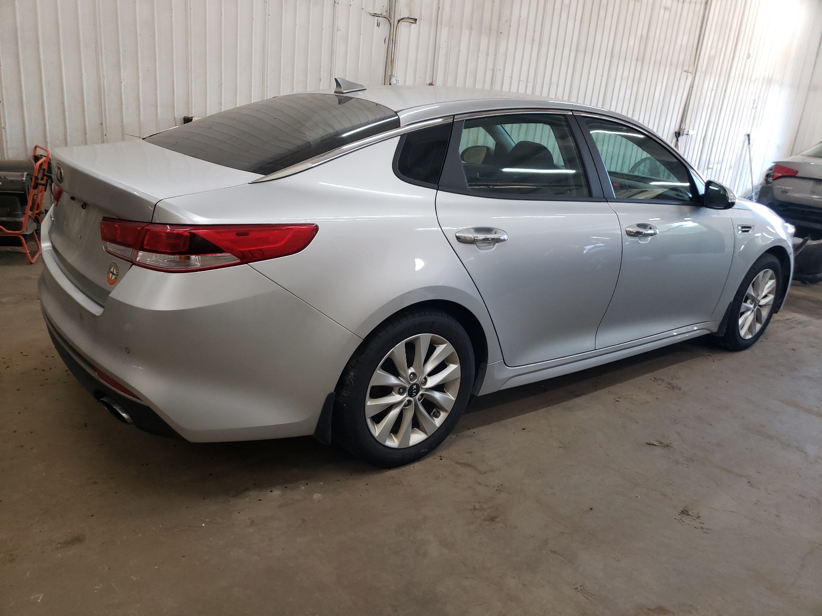 2018 Kia Optima Lx vin: 5XXGT4L39JG261176