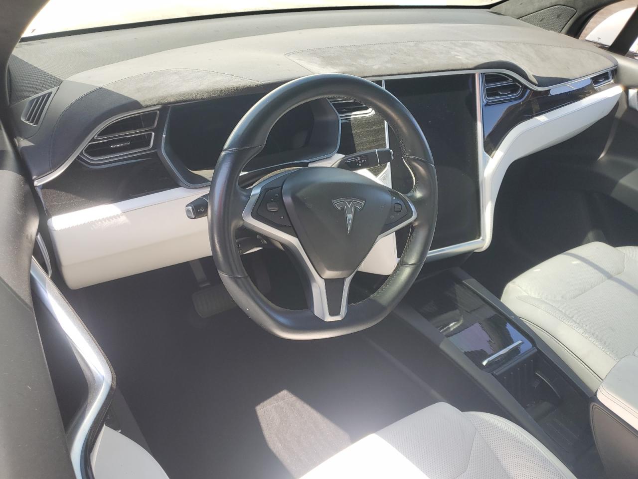 2017 Tesla Model X VIN: 5YJXCBE25HF035142 Lot: 68662604