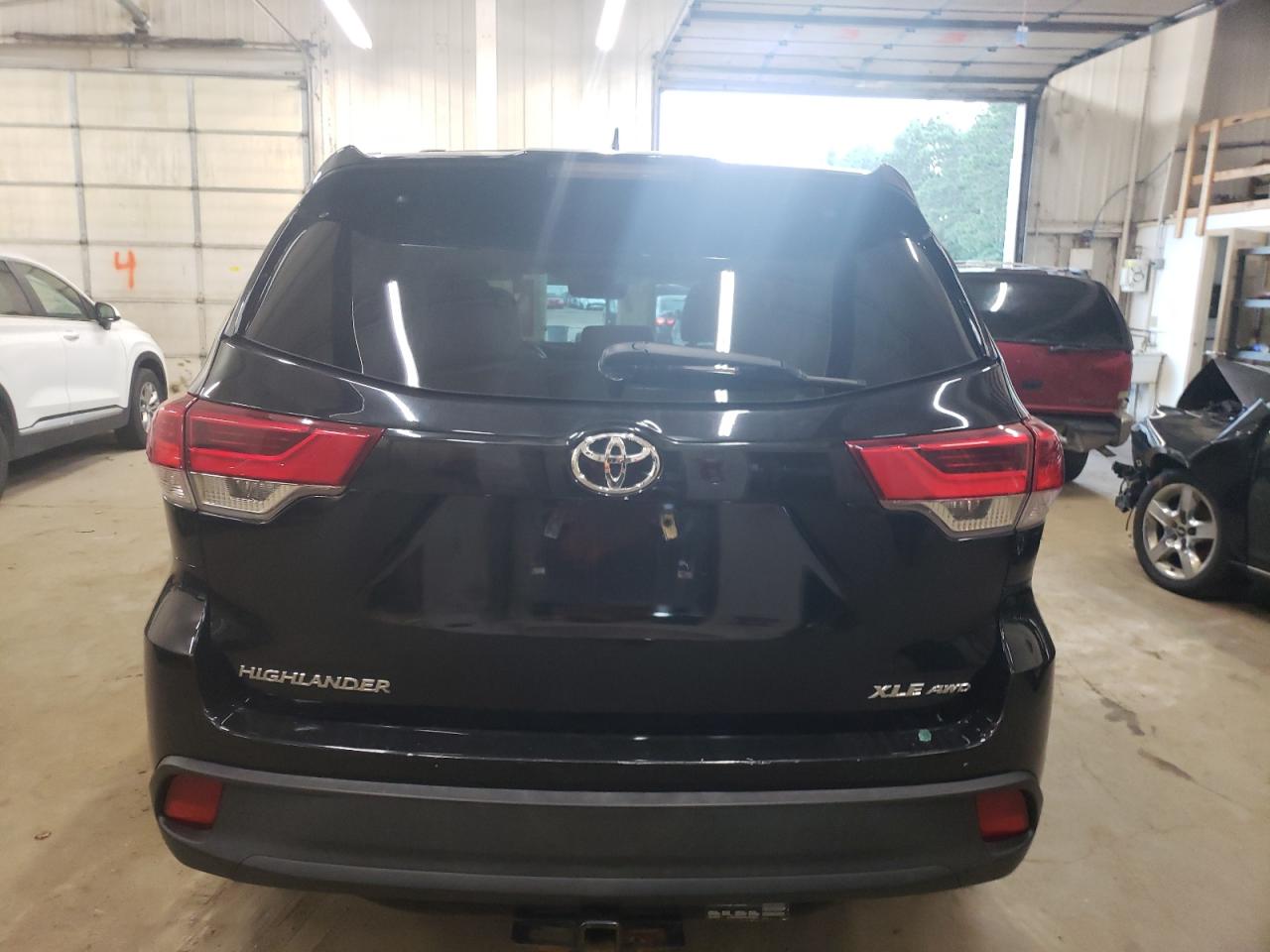 5TDJZRFH6HS361219 2017 Toyota Highlander Se