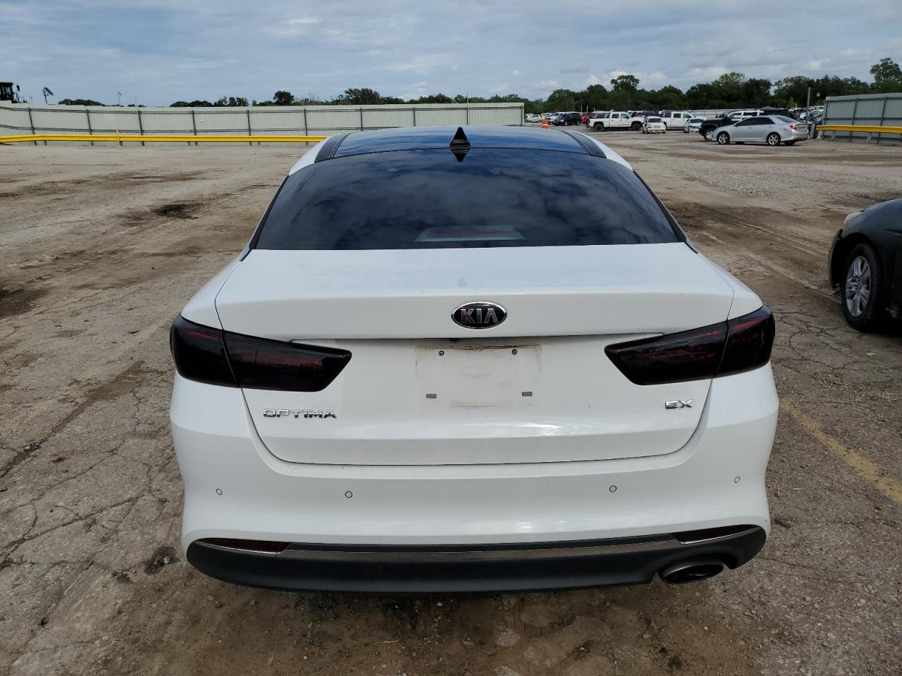 5XXGU4L34JG215350 2018 Kia Optima Ex