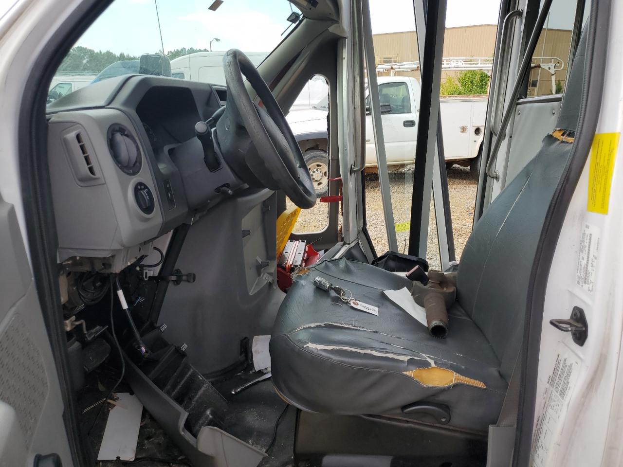 2015 Ford Econoline - Image 7
