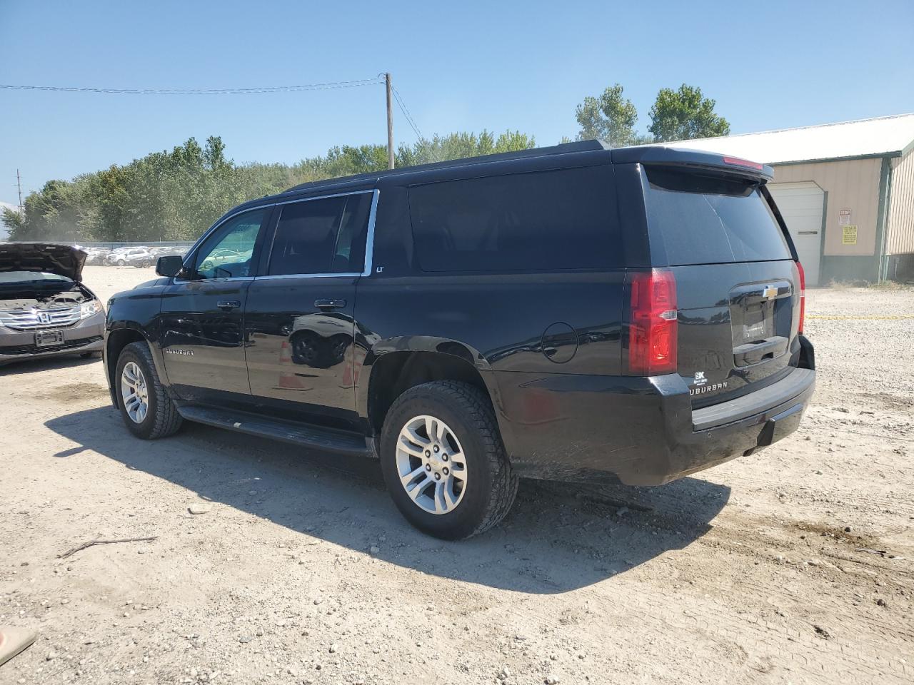 1GNSKJKC8FR699003 2015 CHEVROLET SUBURBAN - Image 2