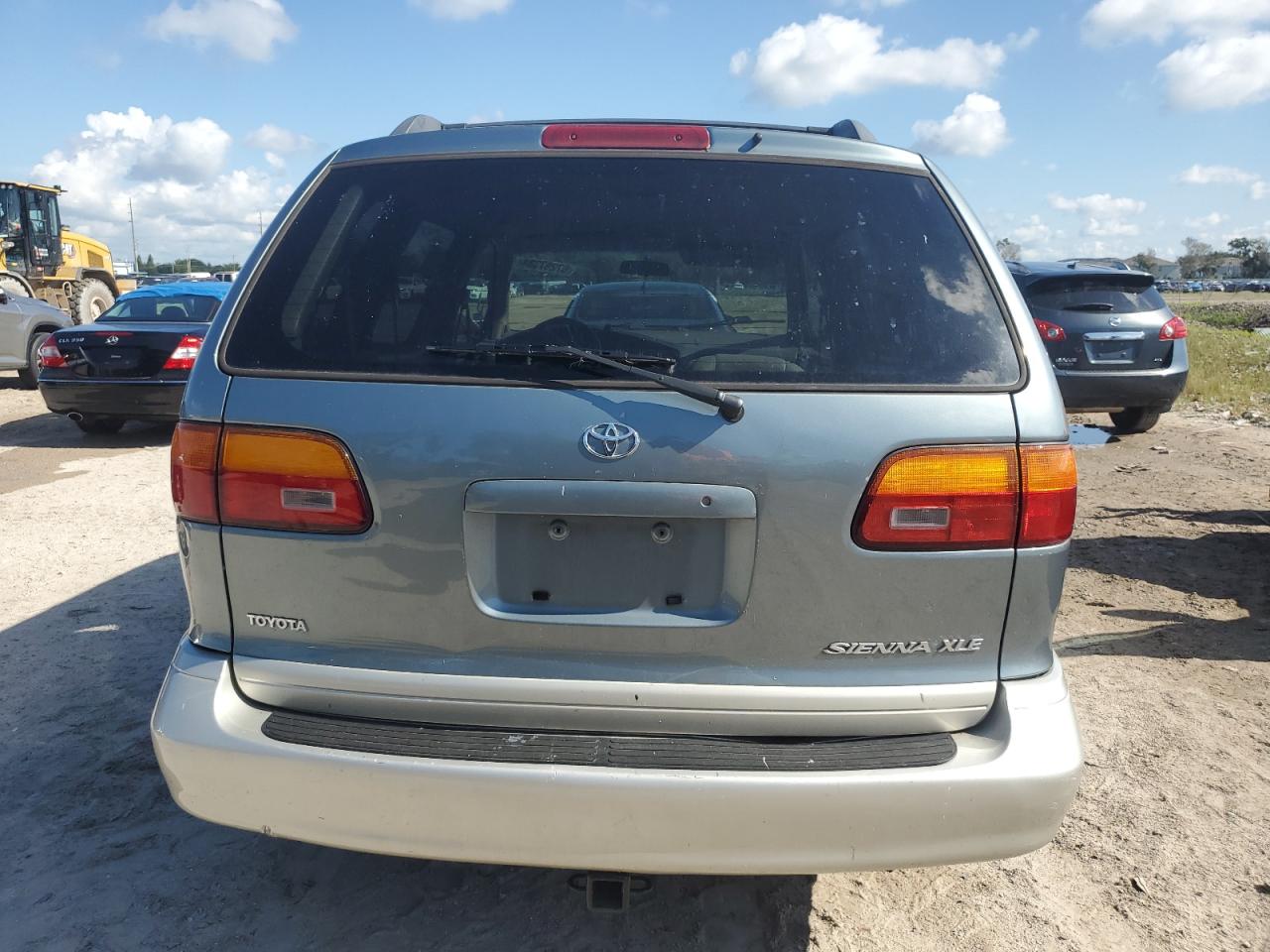 2000 Toyota Sienna Le VIN: 4T3ZF13C6YU294691 Lot: 67297384
