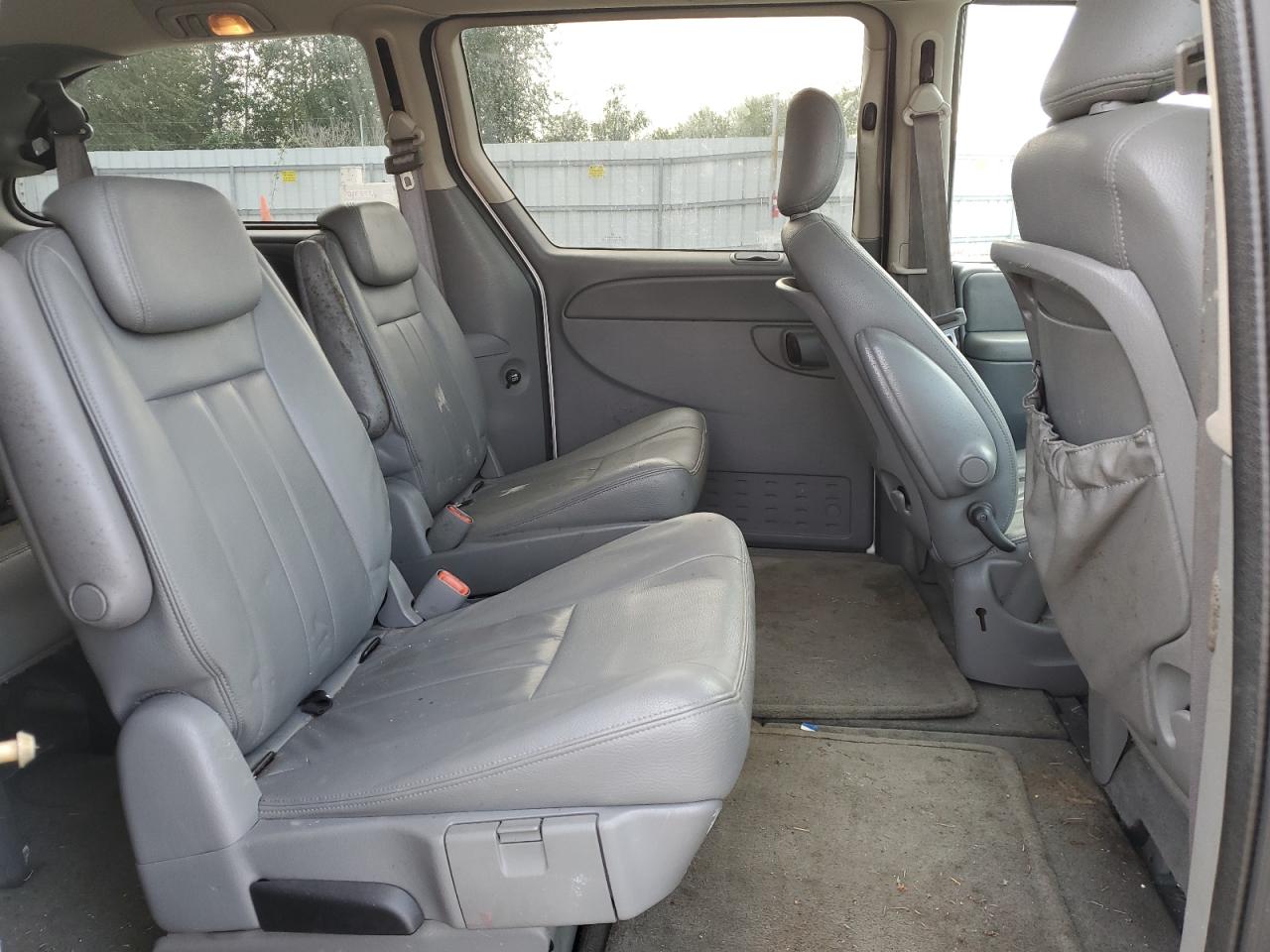 2005 Chrysler Town & Country Touring VIN: 2C4GP54L65R389106 Lot: 67909554